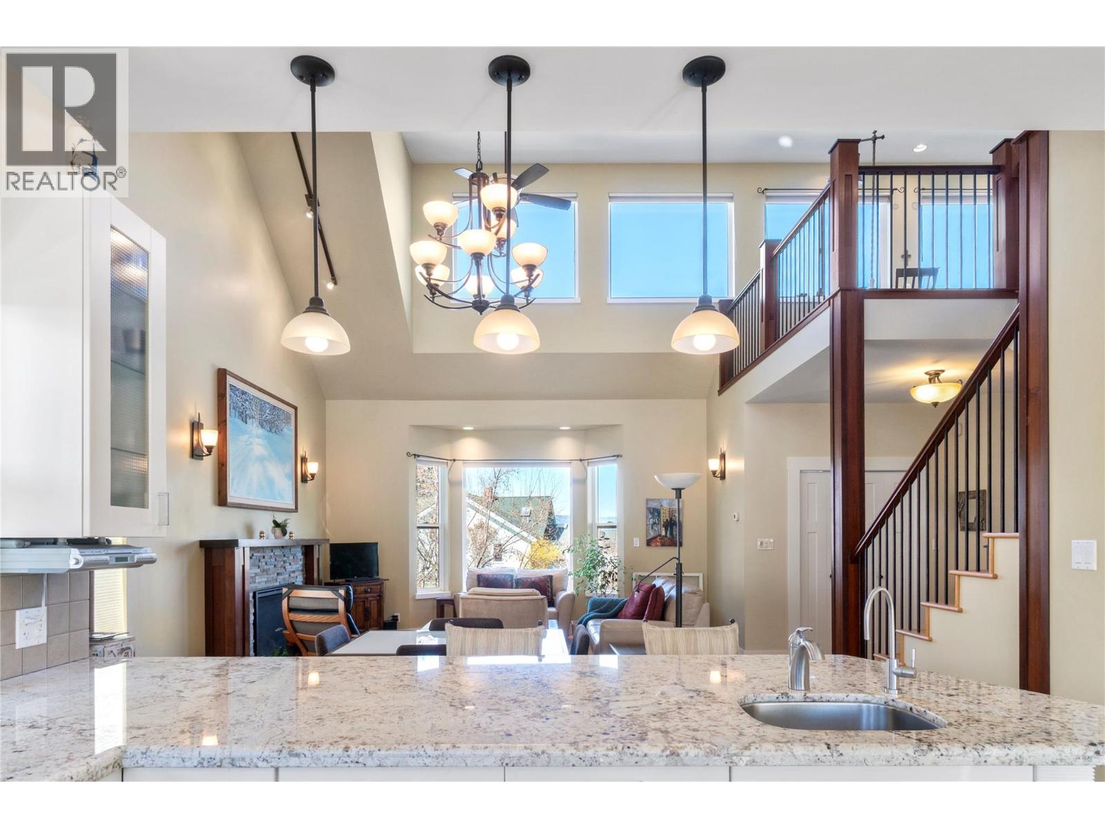 1050 9 Avenue NE - 17