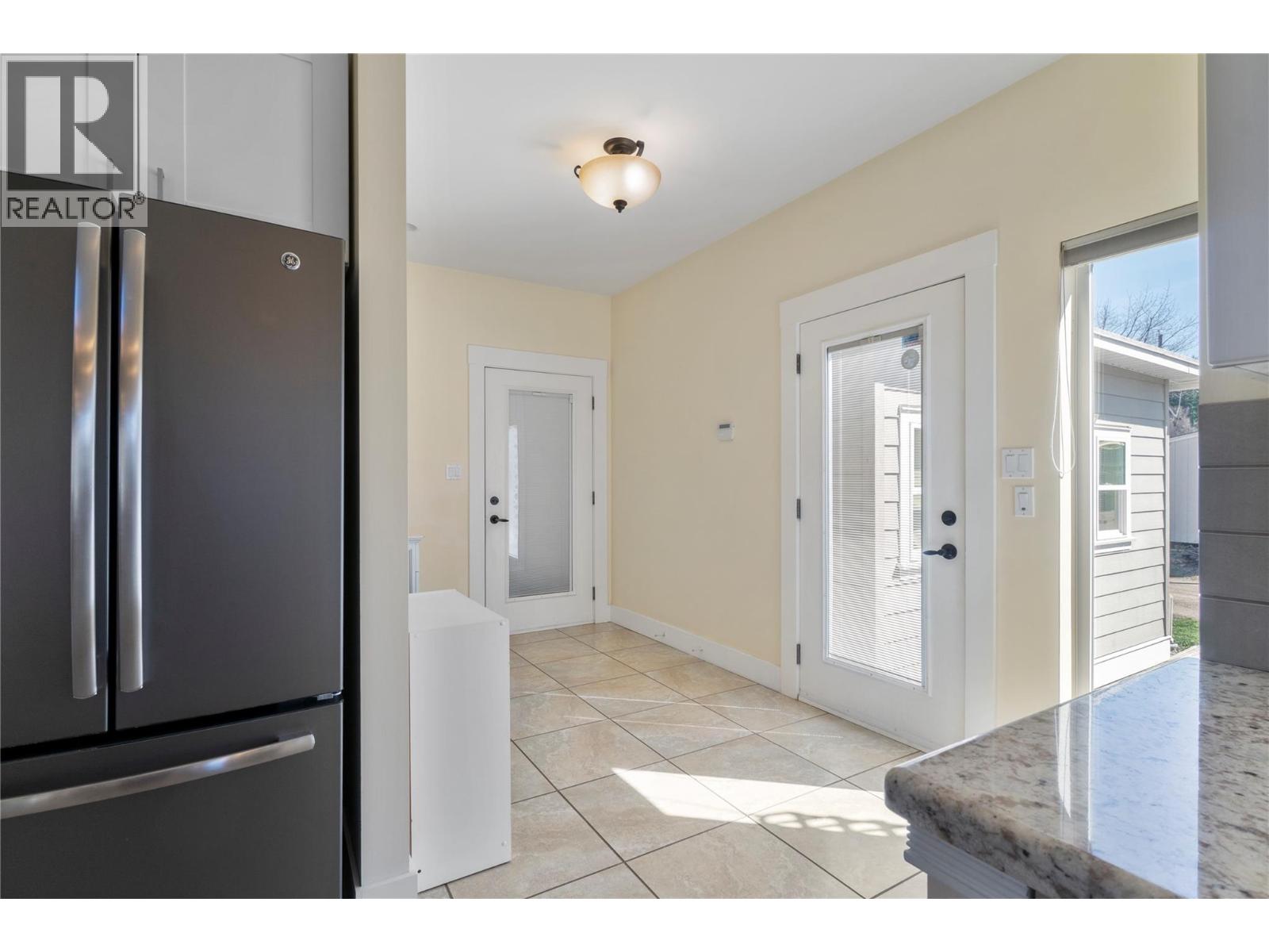 1050 9 Avenue NE - 20