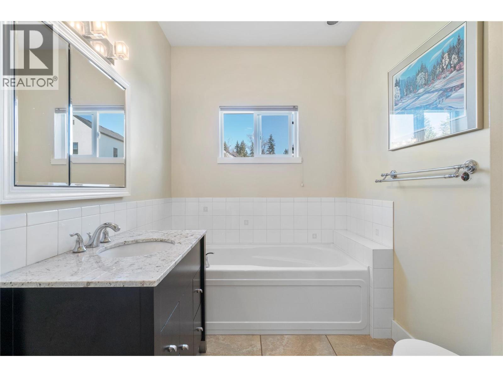 1050 9 Avenue NE - 23