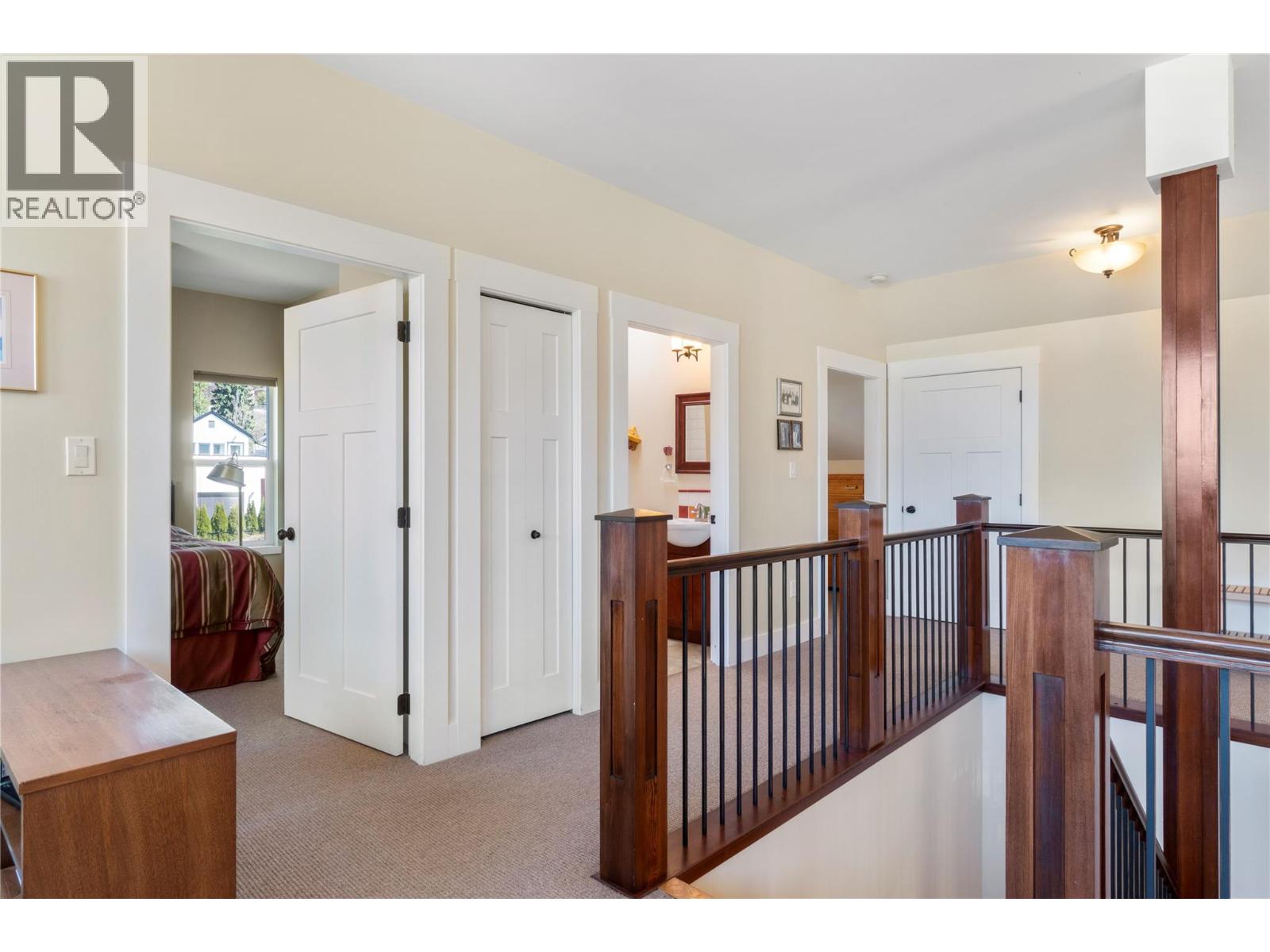 1050 9 Avenue NE - 28