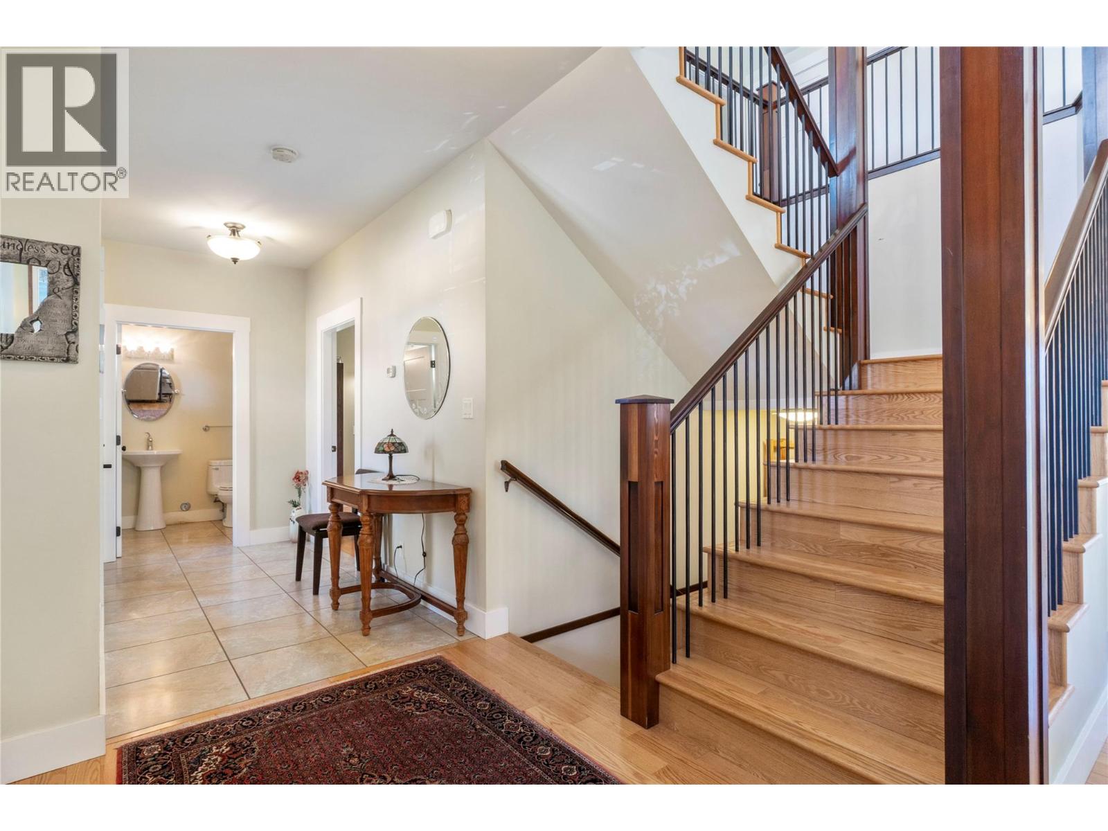 1050 9 Avenue NE - 25