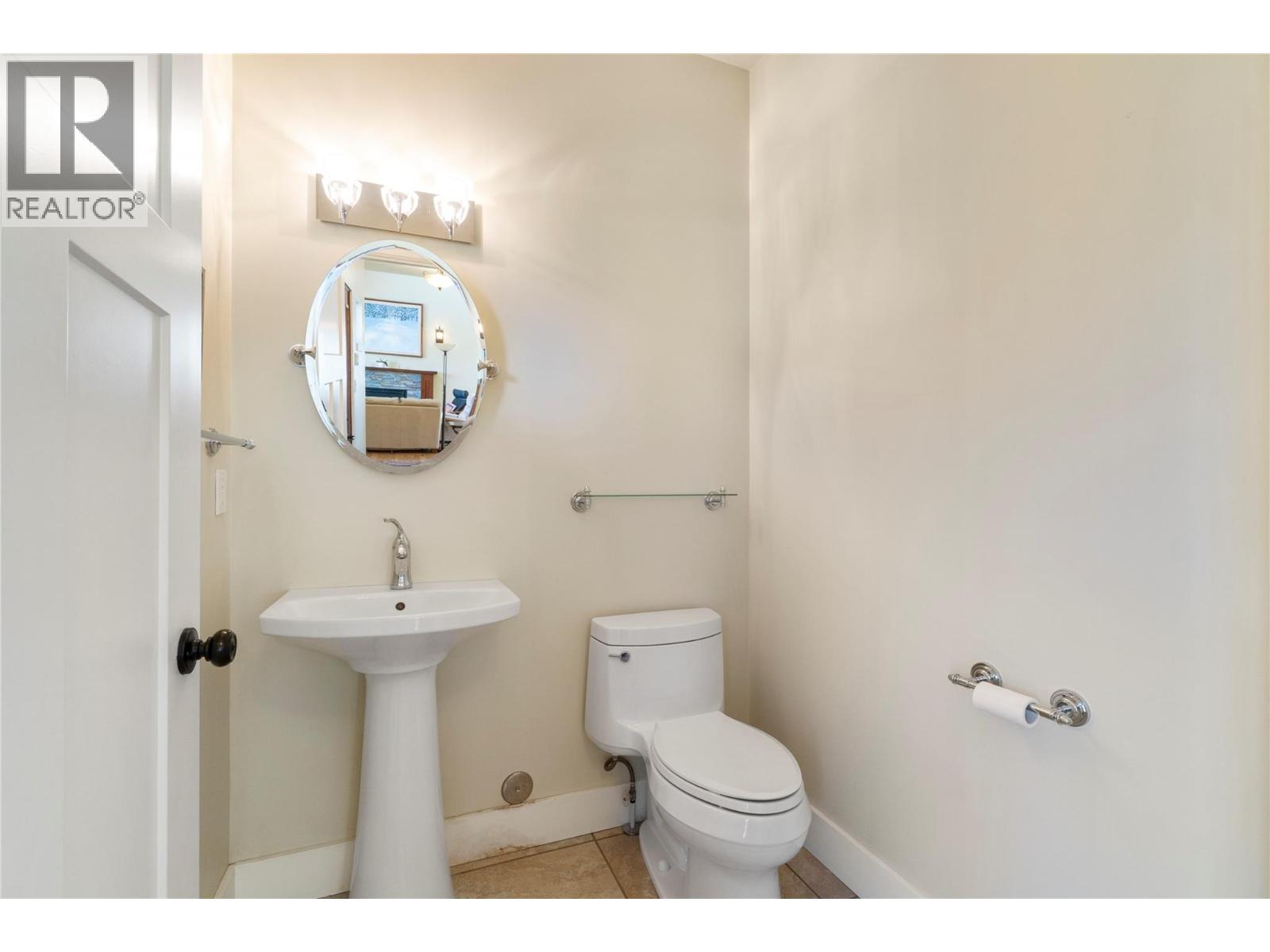 1050 9 Avenue NE - 26