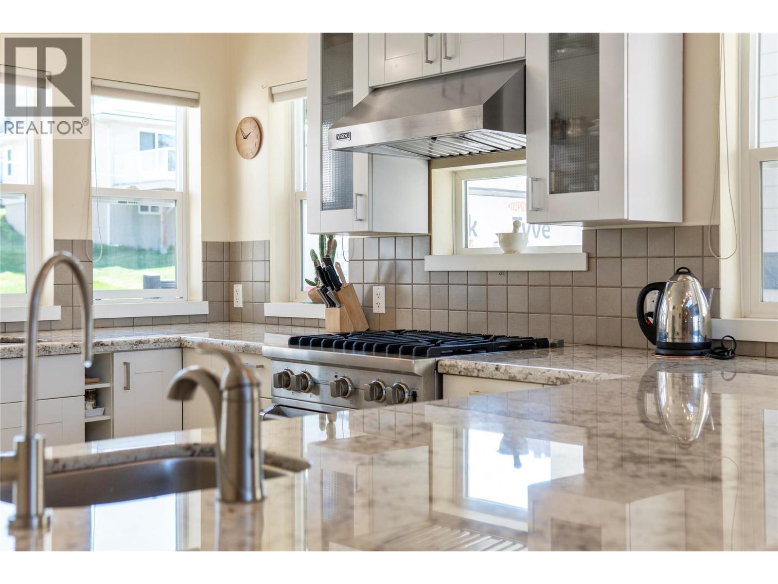 1050 9 Avenue NE - 13