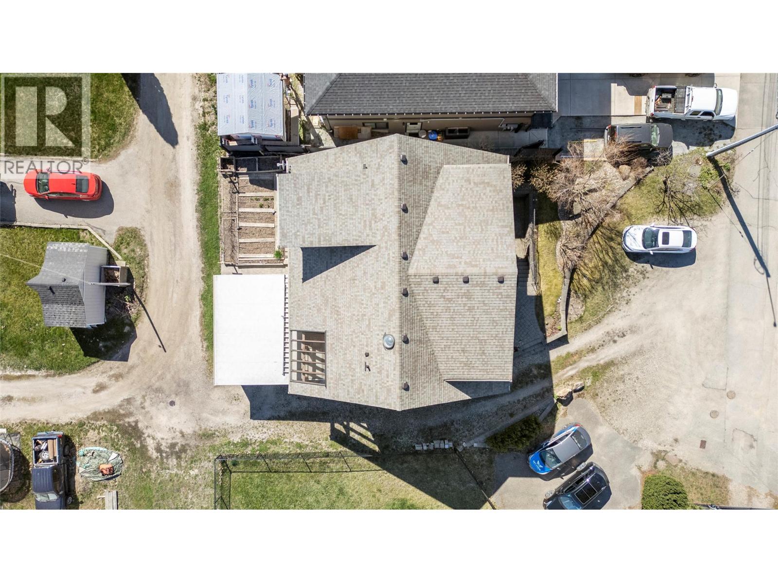 1050 9 AVENUE NE - Image 2