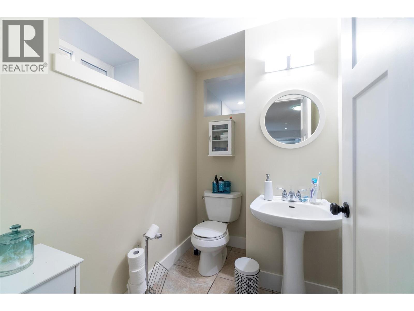 1050 9 AVENUE NE - 42