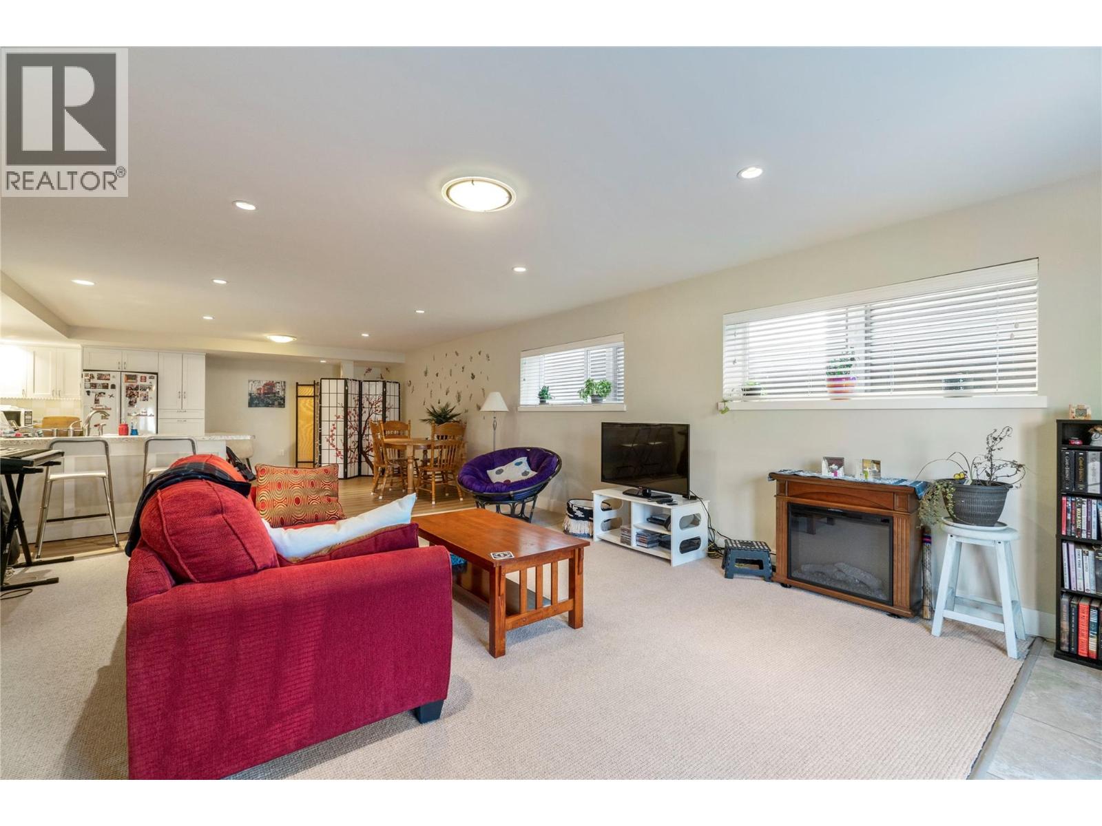 1050 9 Avenue NE - 47