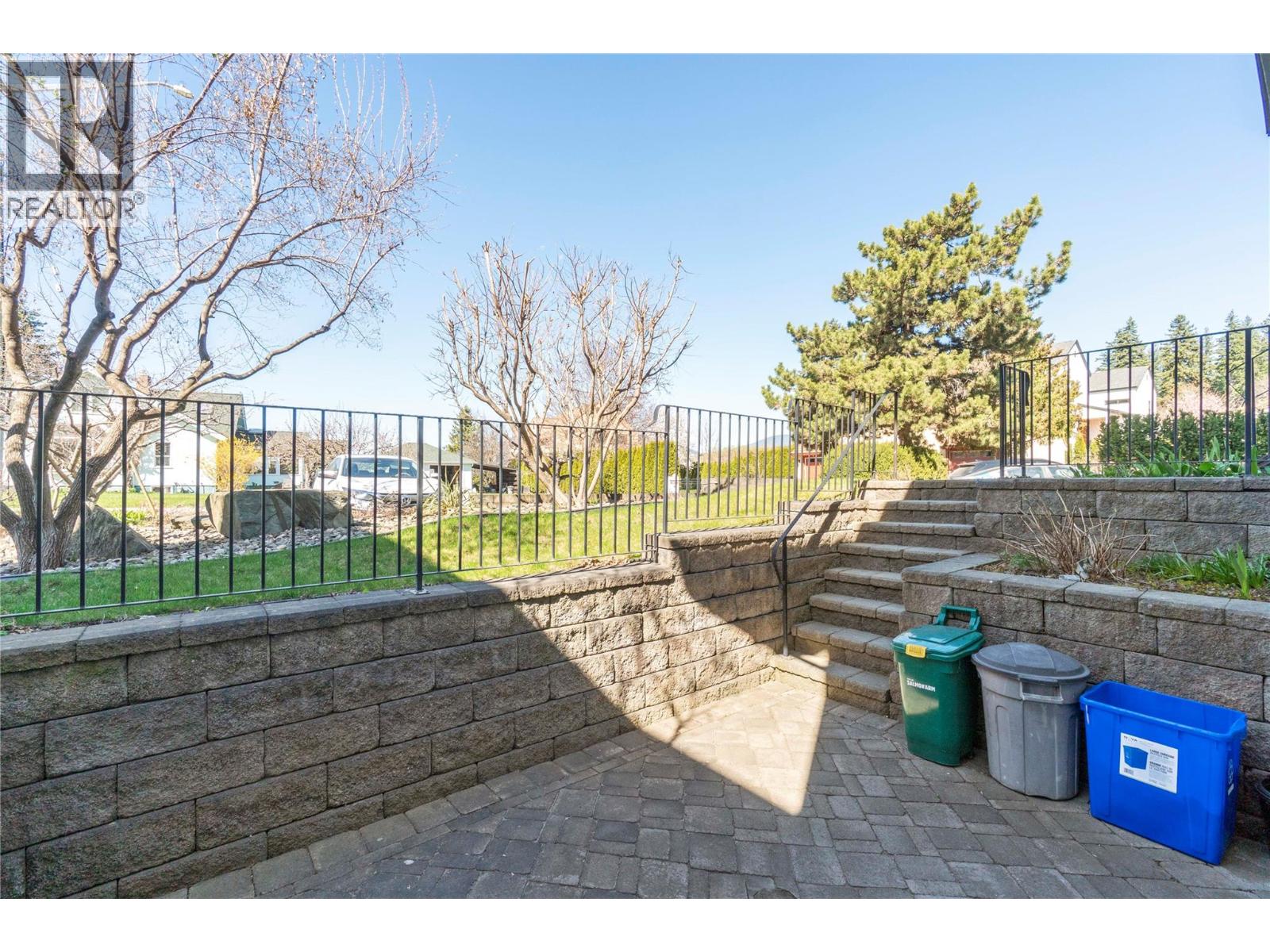 1050 9 Avenue NE - 48