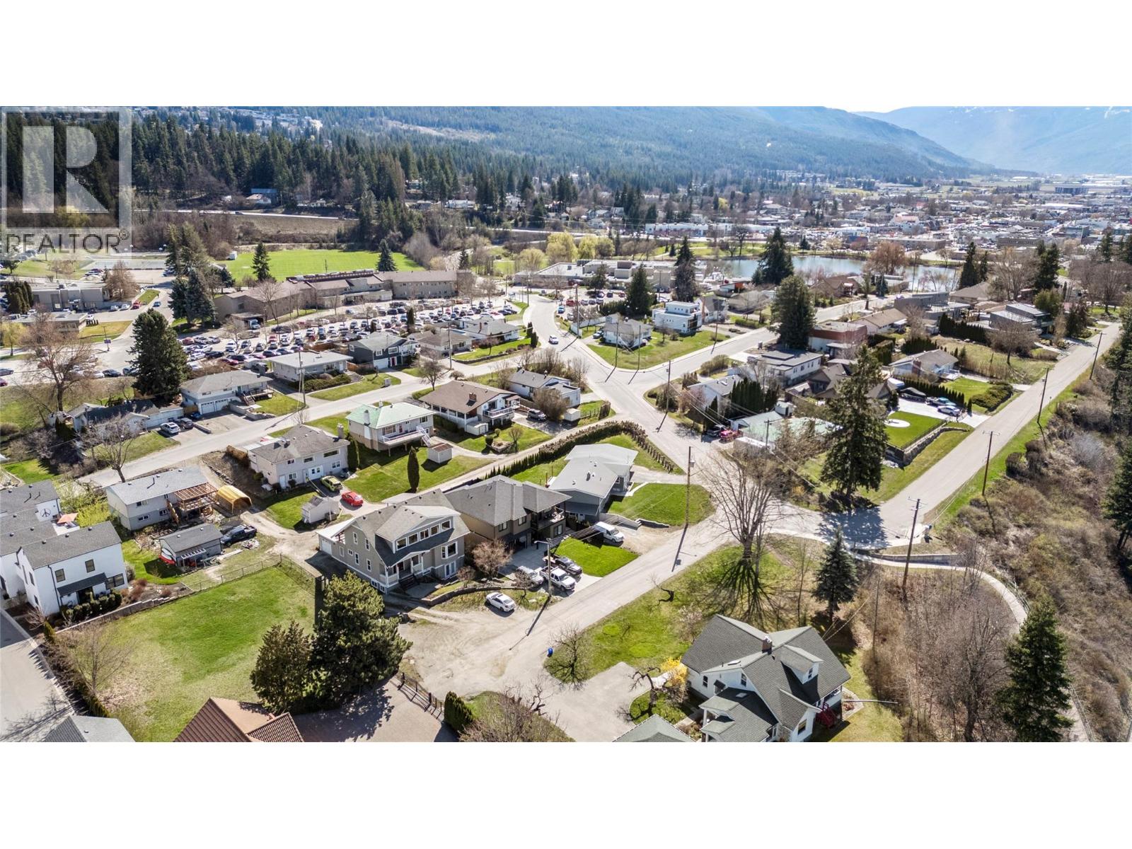 1050 9 AVENUE NE - 53