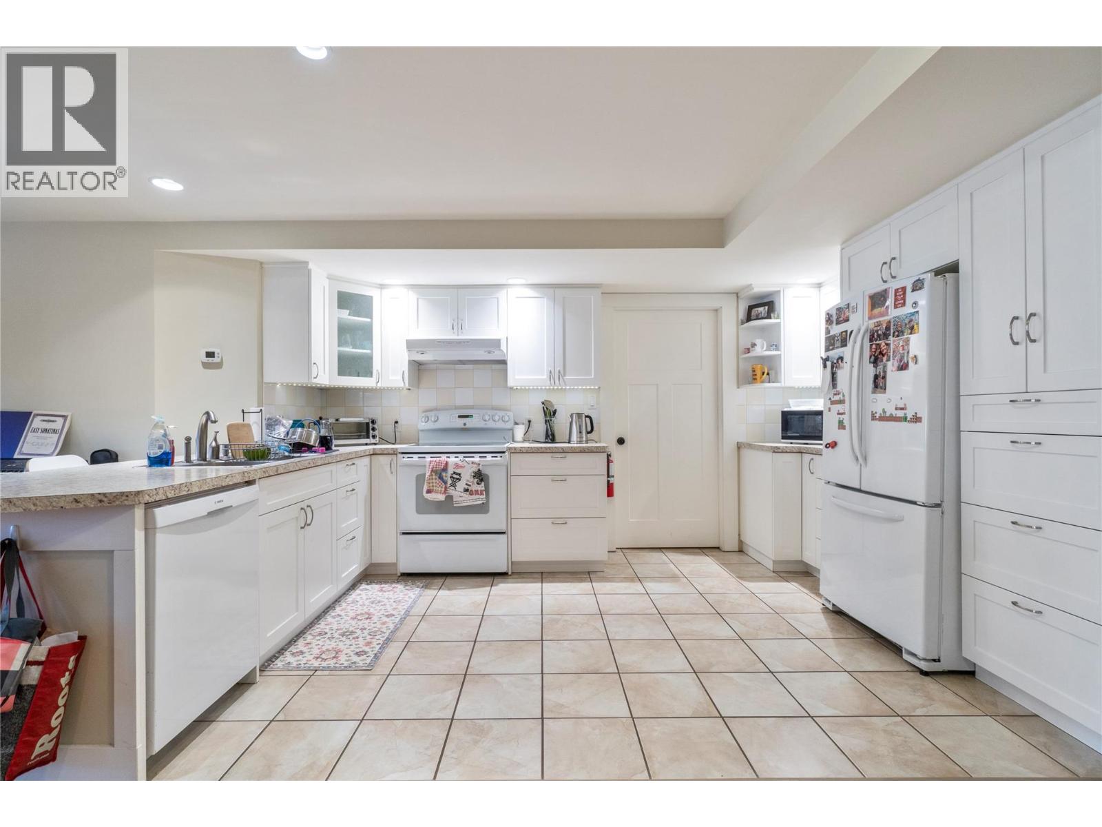 1050 9 Avenue NE - 44