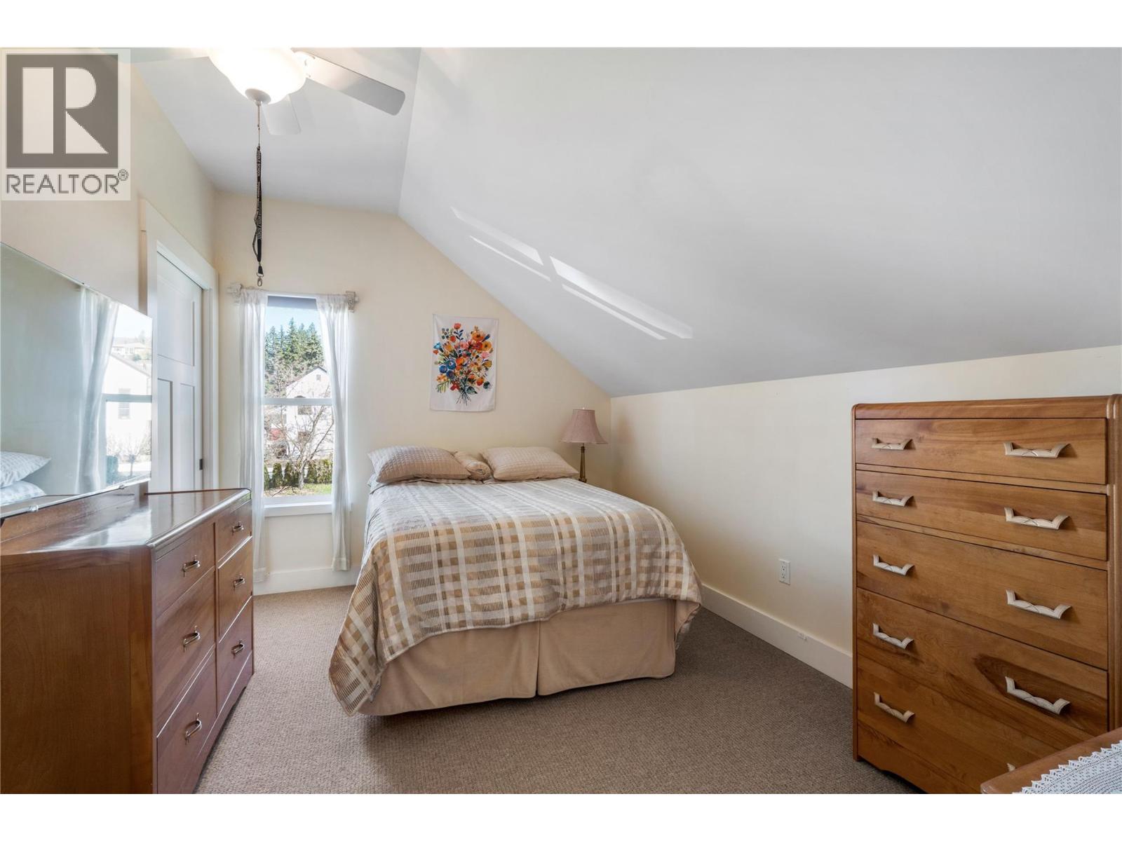 1050 9 Avenue NE - 32