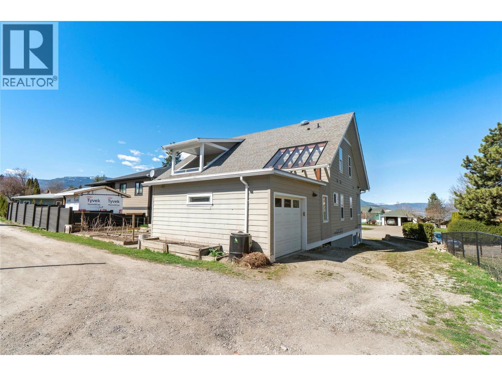 1050 9 Avenue NE - 51