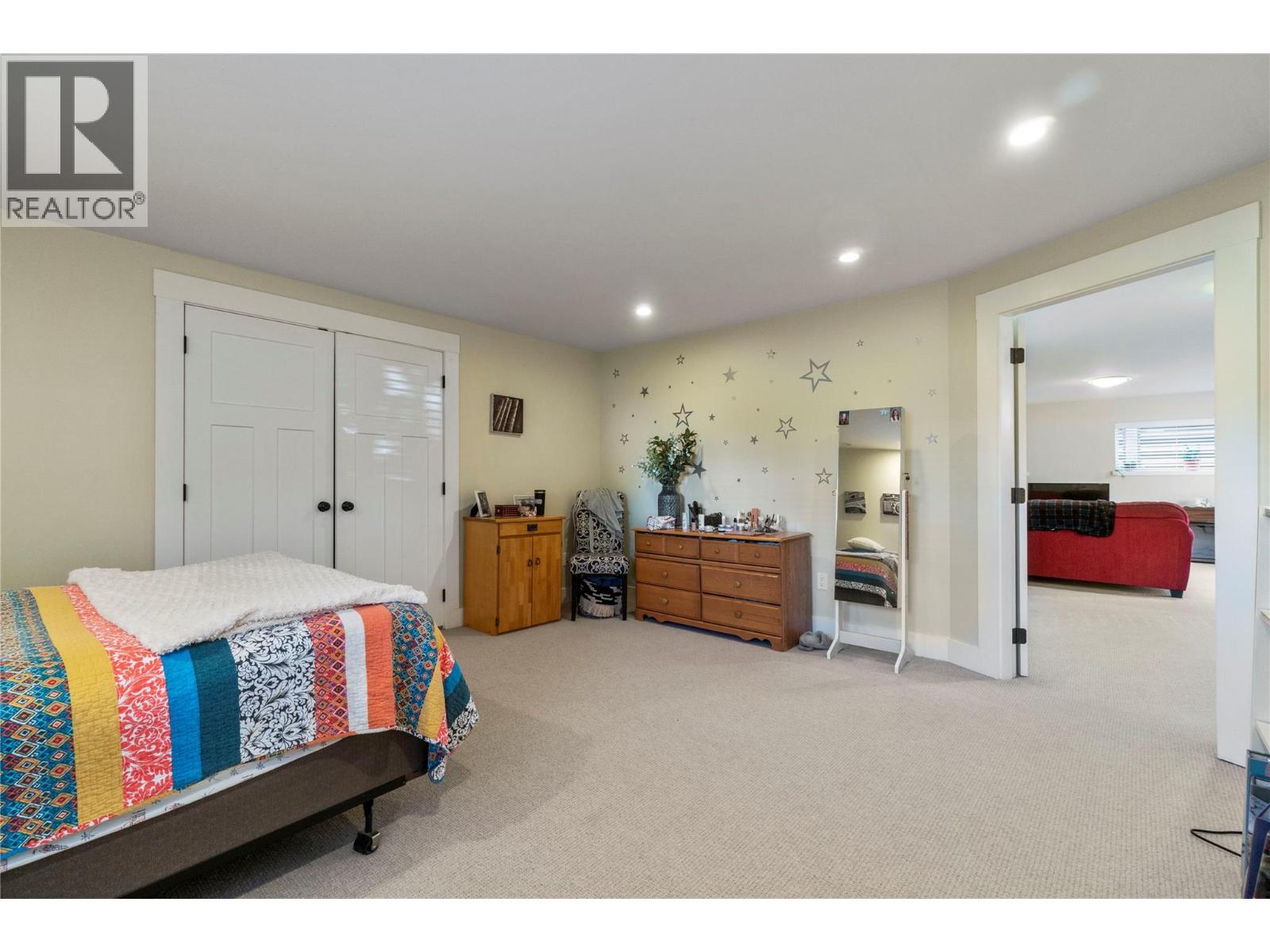 1050 9 Avenue NE - 40