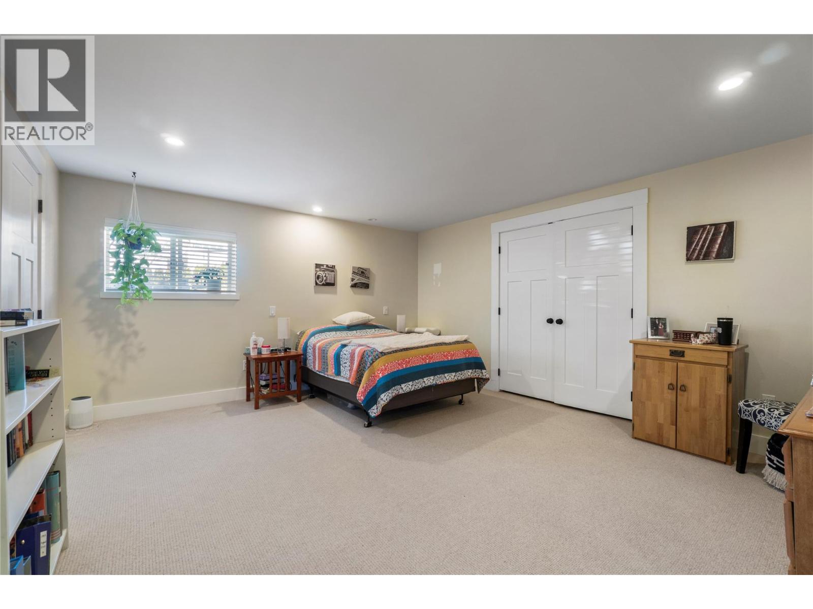1050 9 Avenue NE - 39