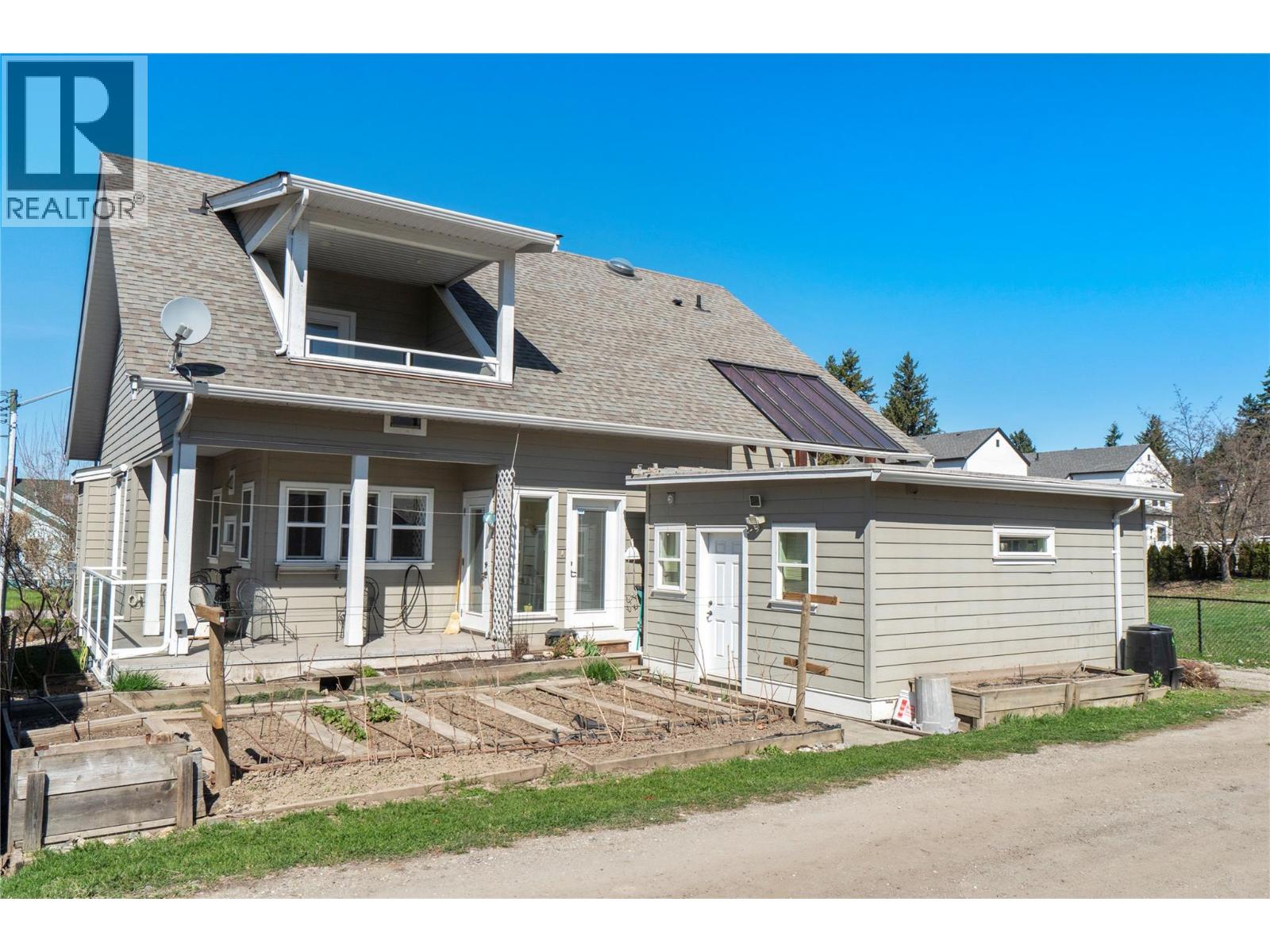1050 9 Avenue NE - 3