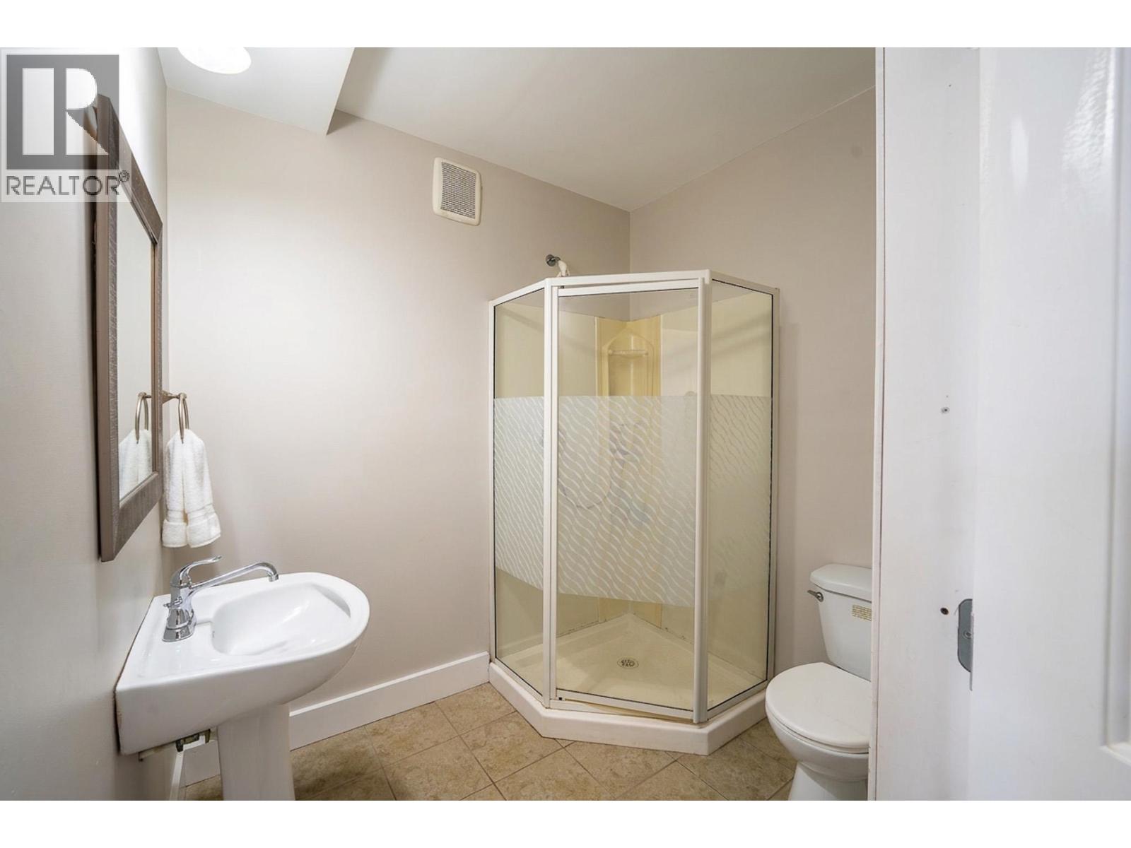 8727 113A AVENUE - 18