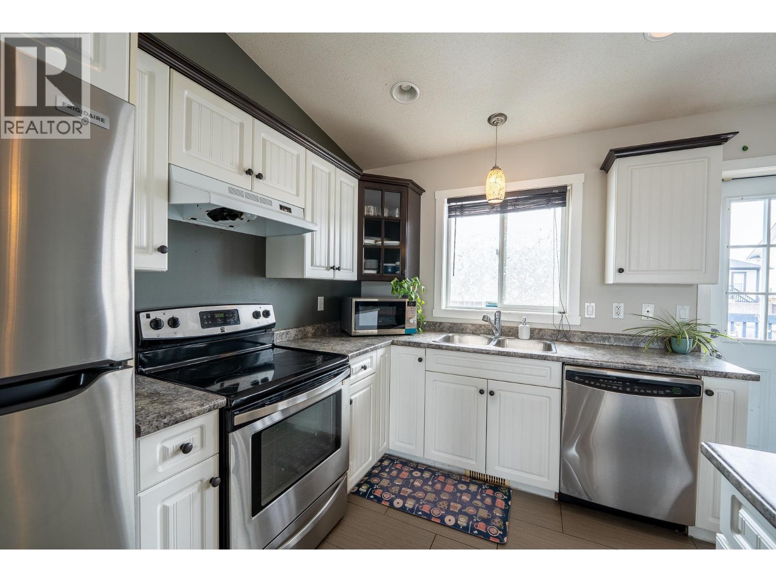 8727 113A AVENUE - 7