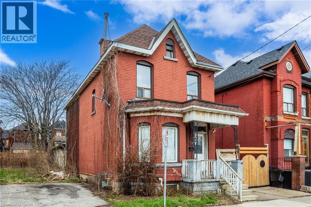 249 WENTWORTH Street N - 1