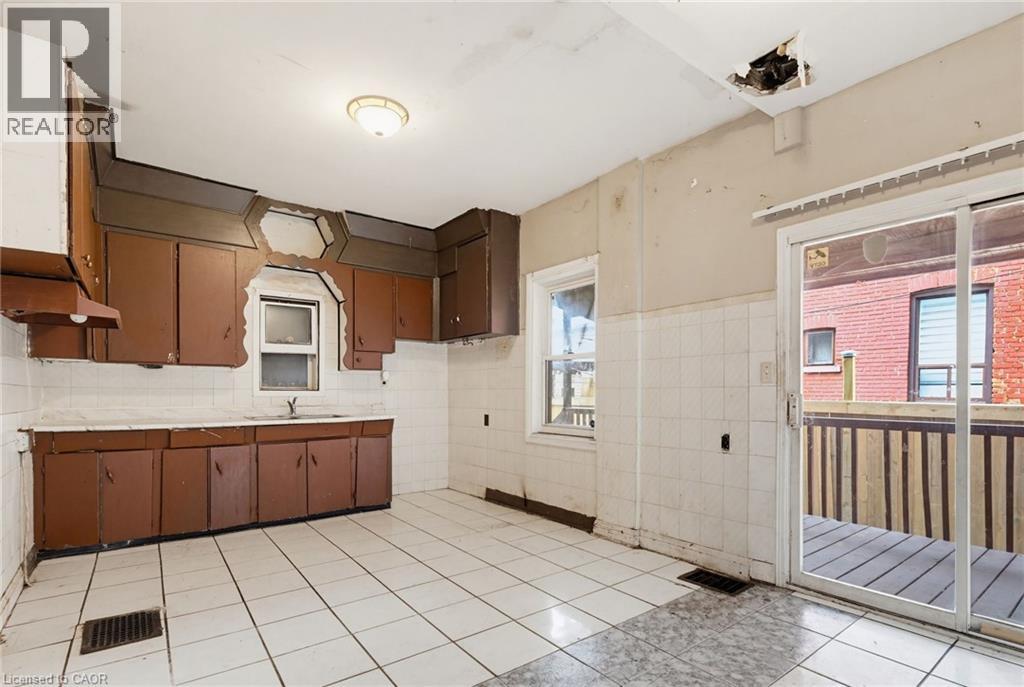 249 WENTWORTH Street N - 10