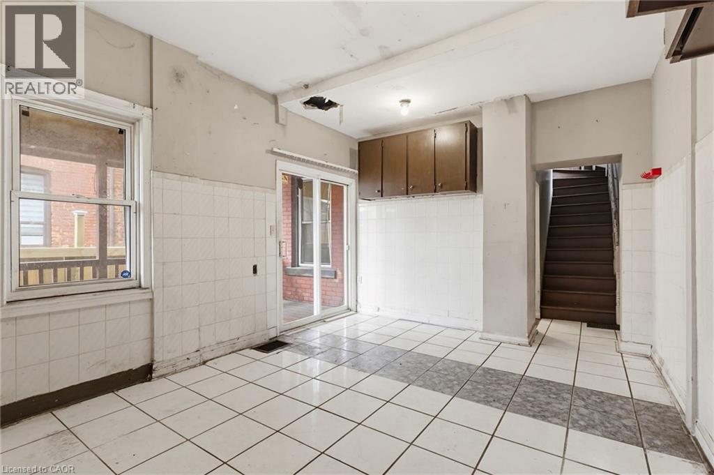 249 WENTWORTH Street N - 14