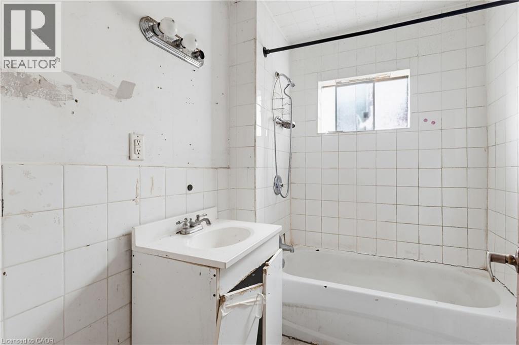 249 WENTWORTH Street N - 18