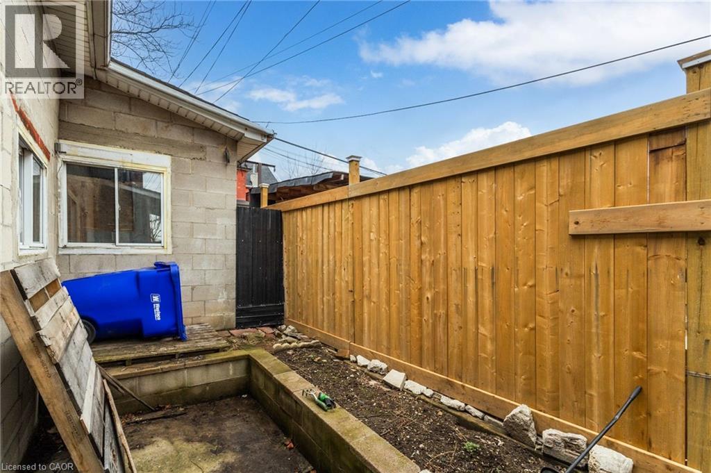 249 WENTWORTH Street N - 40