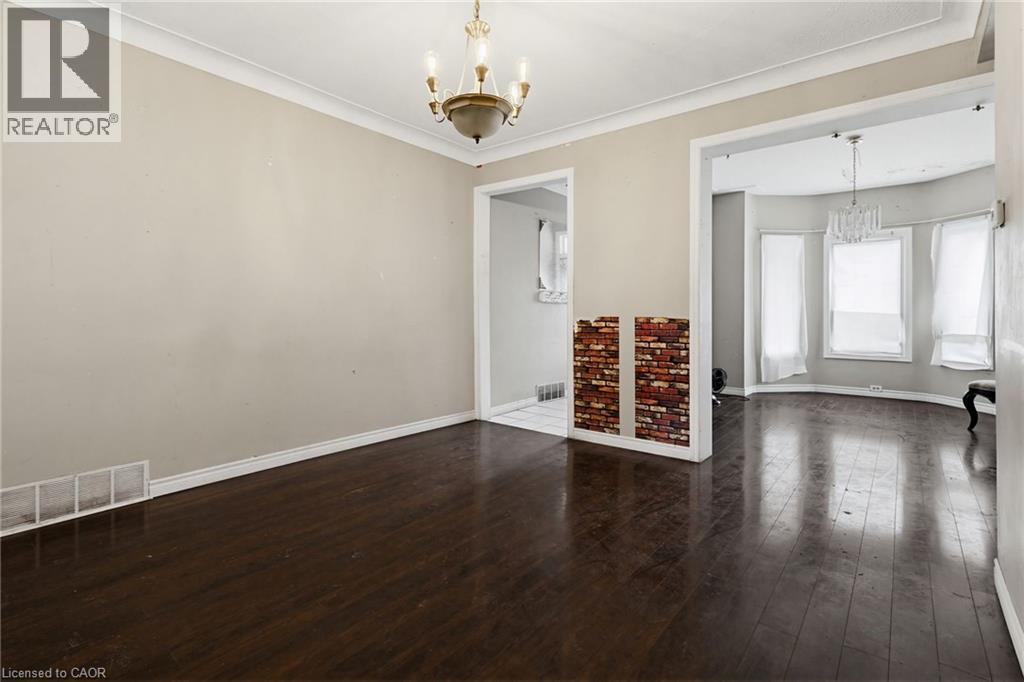 249 WENTWORTH Street N - 5