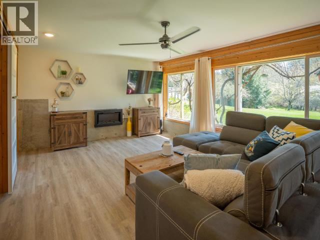 1819 ROBERTS ROAD - 29