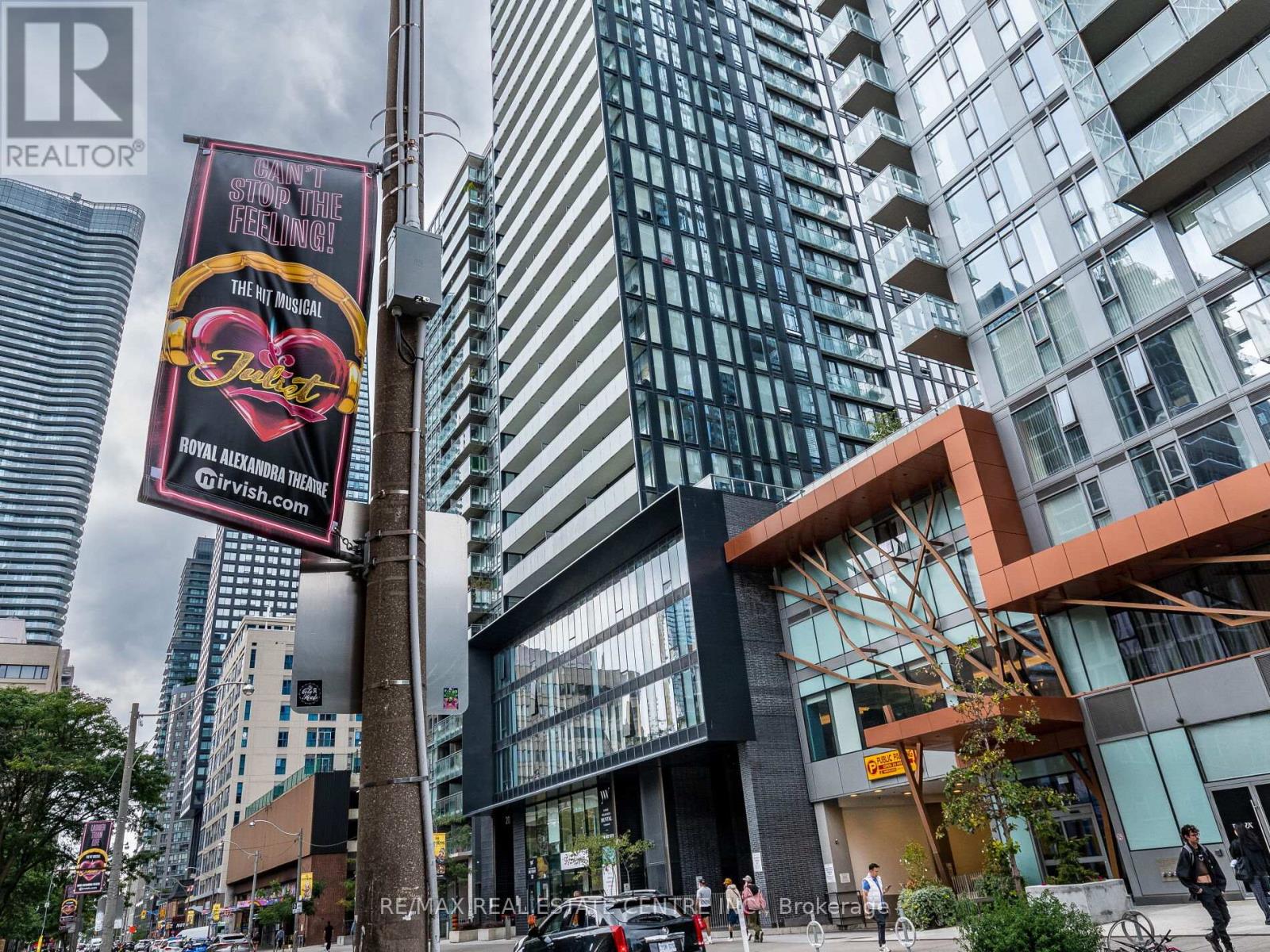 #3302 28 WELLESLEY STREET - 39