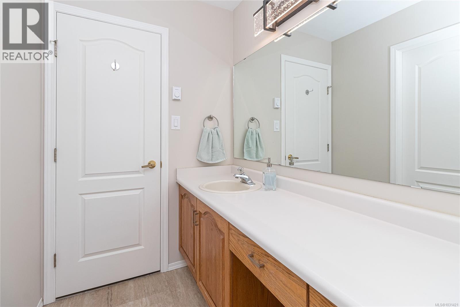 3699 ARBUTUS DR N - 17