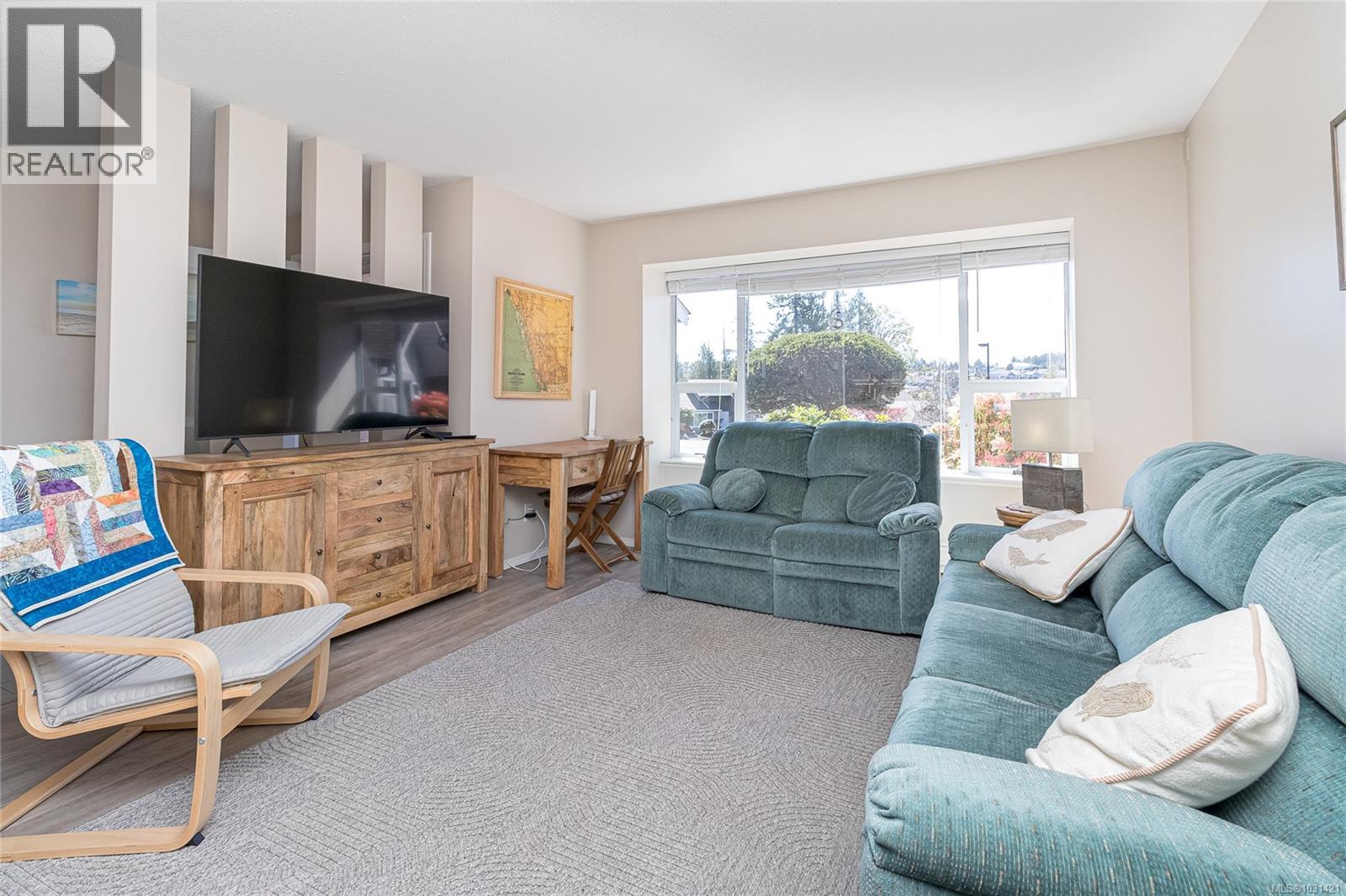 3699 ARBUTUS DR N - 4