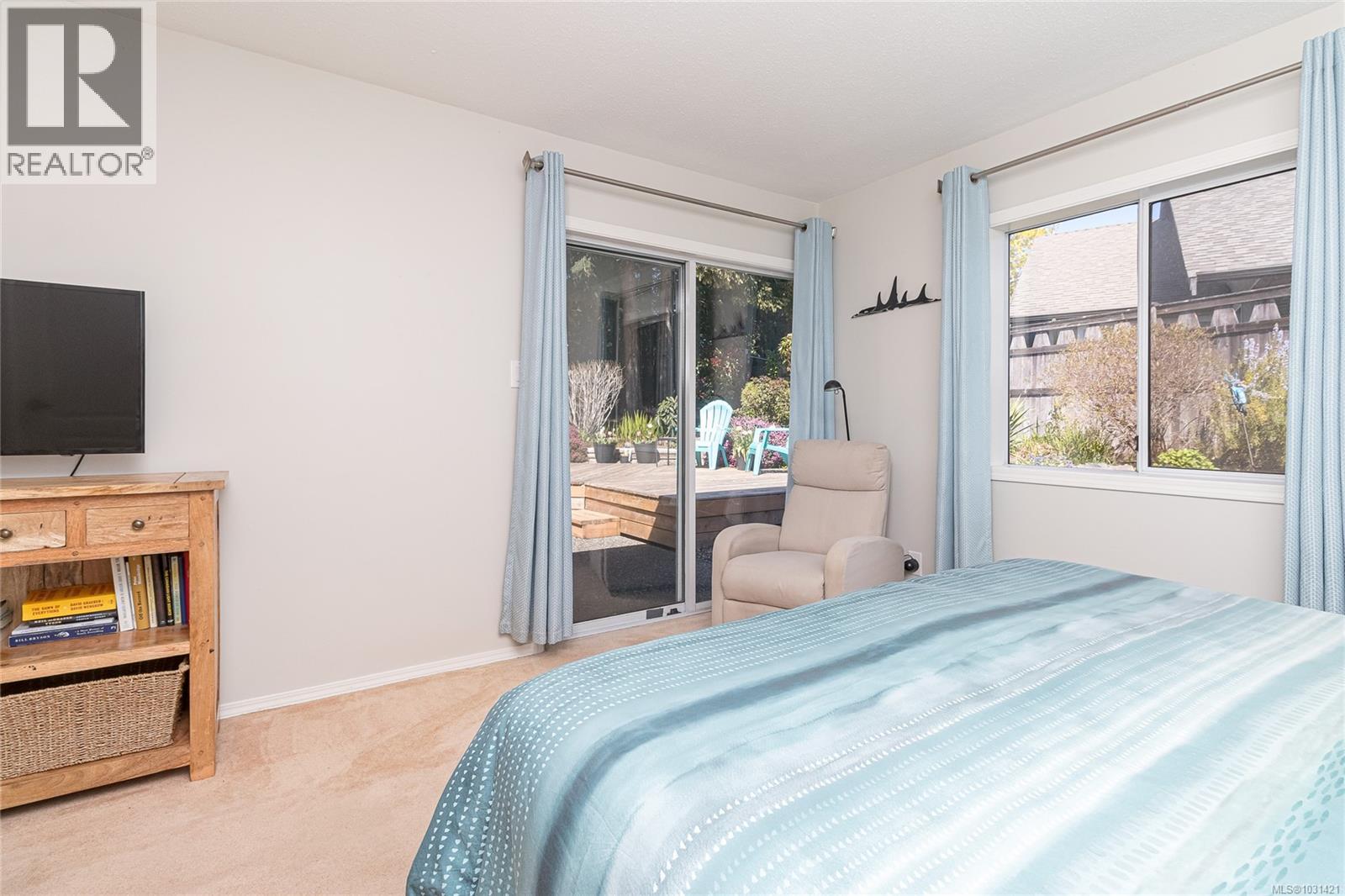 3699 ARBUTUS DR N - 11