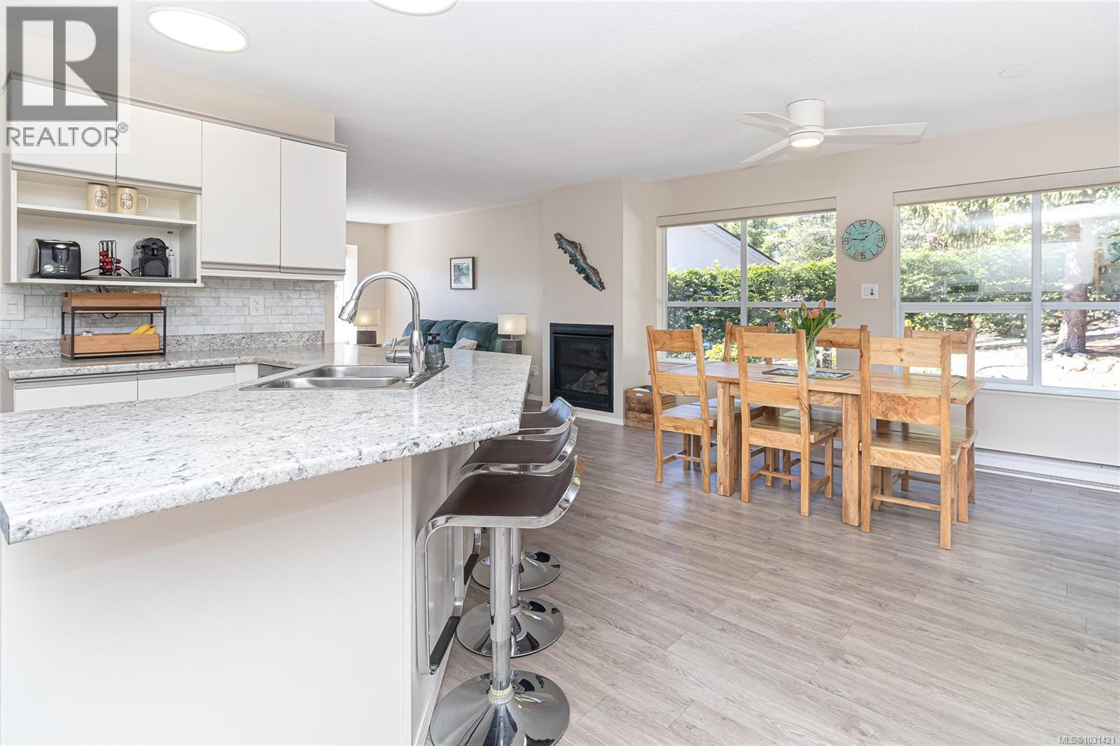 3699 ARBUTUS DR N - 7