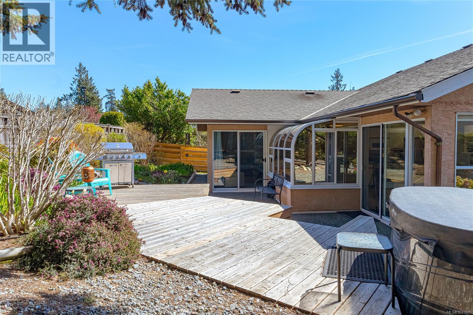 3699 ARBUTUS DR N - 21