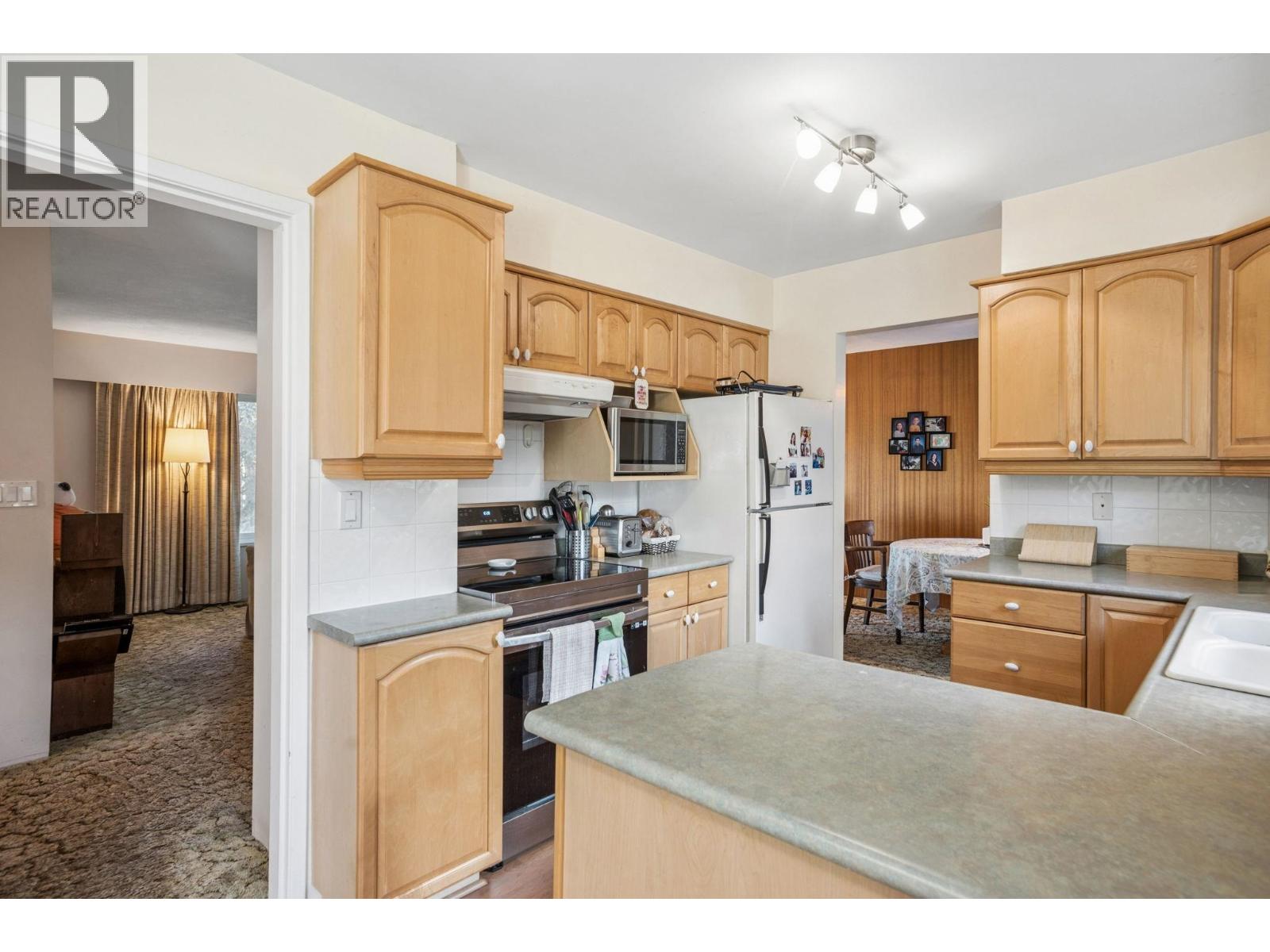 5392 MAPLE Crescent, Delta