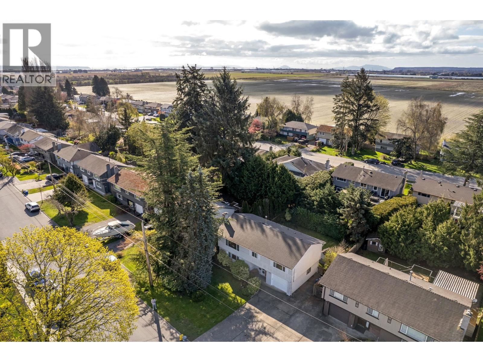 5392 MAPLE Crescent, Delta