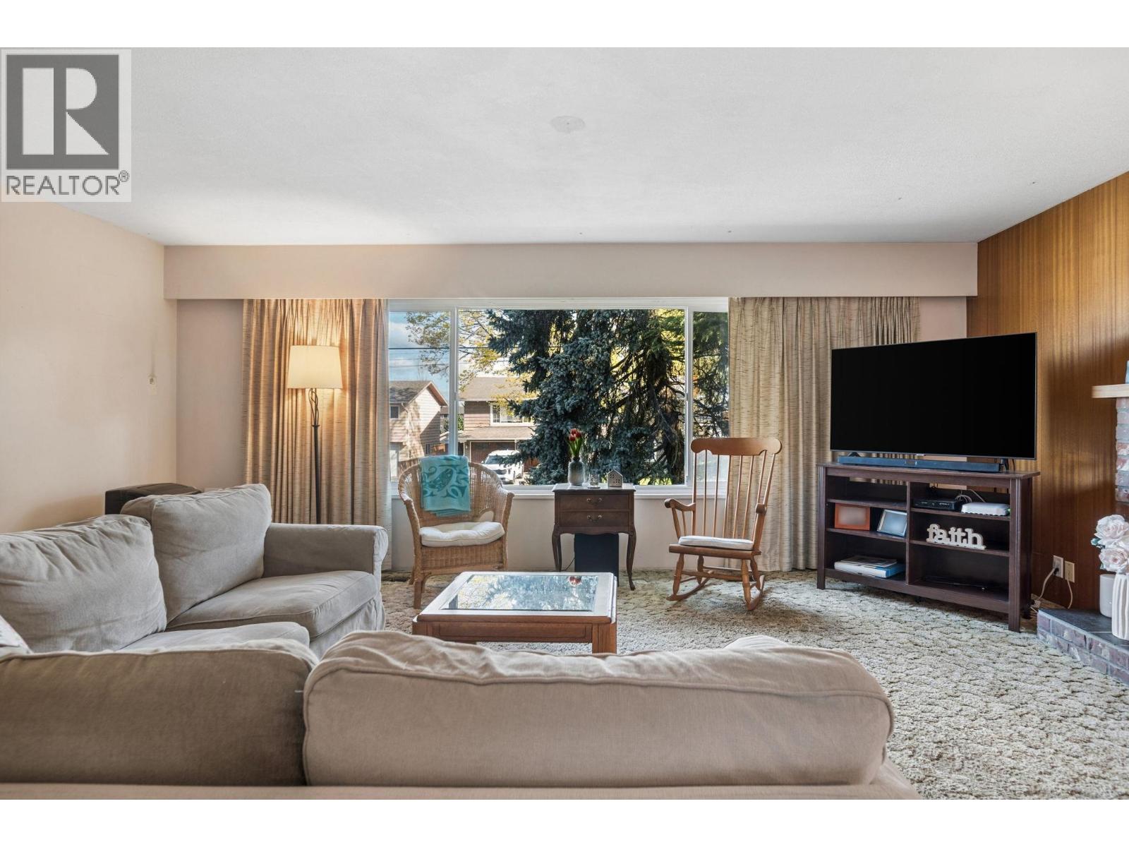 5392 MAPLE Crescent, Delta