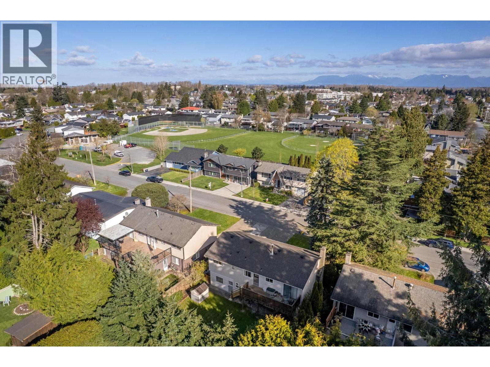 5392 MAPLE Crescent, Delta