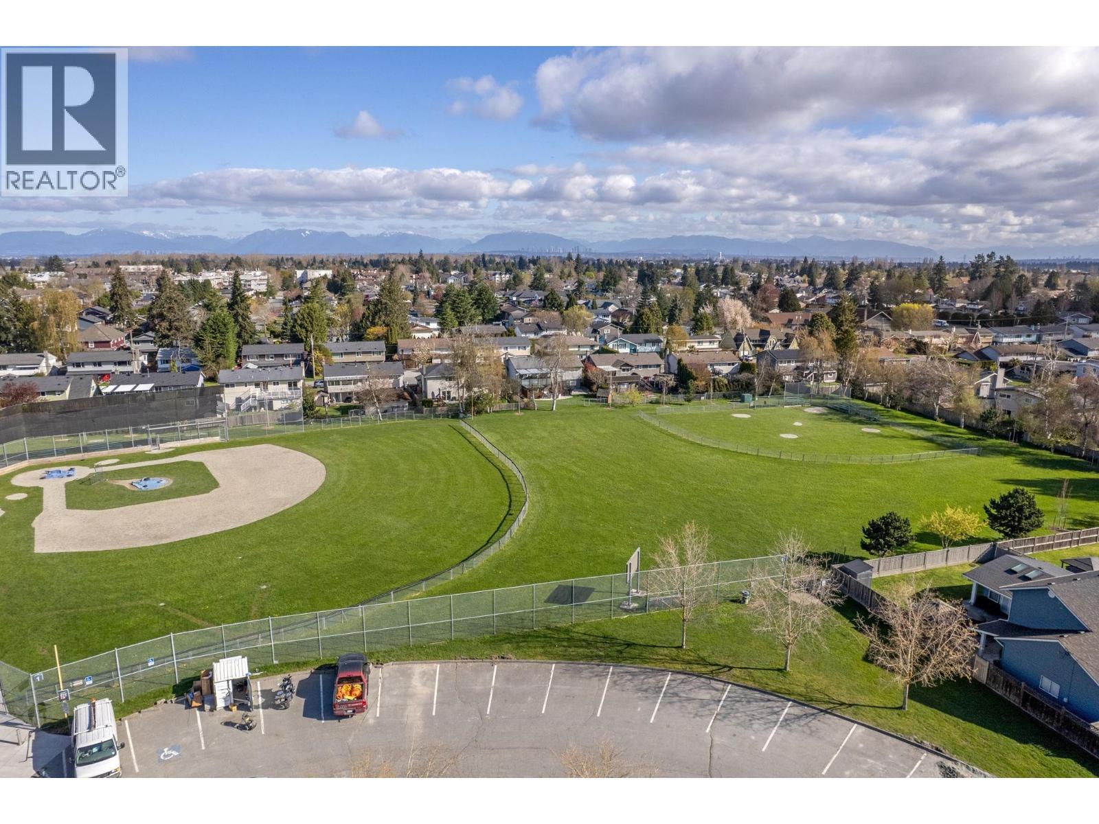 5392 MAPLE Crescent, Delta