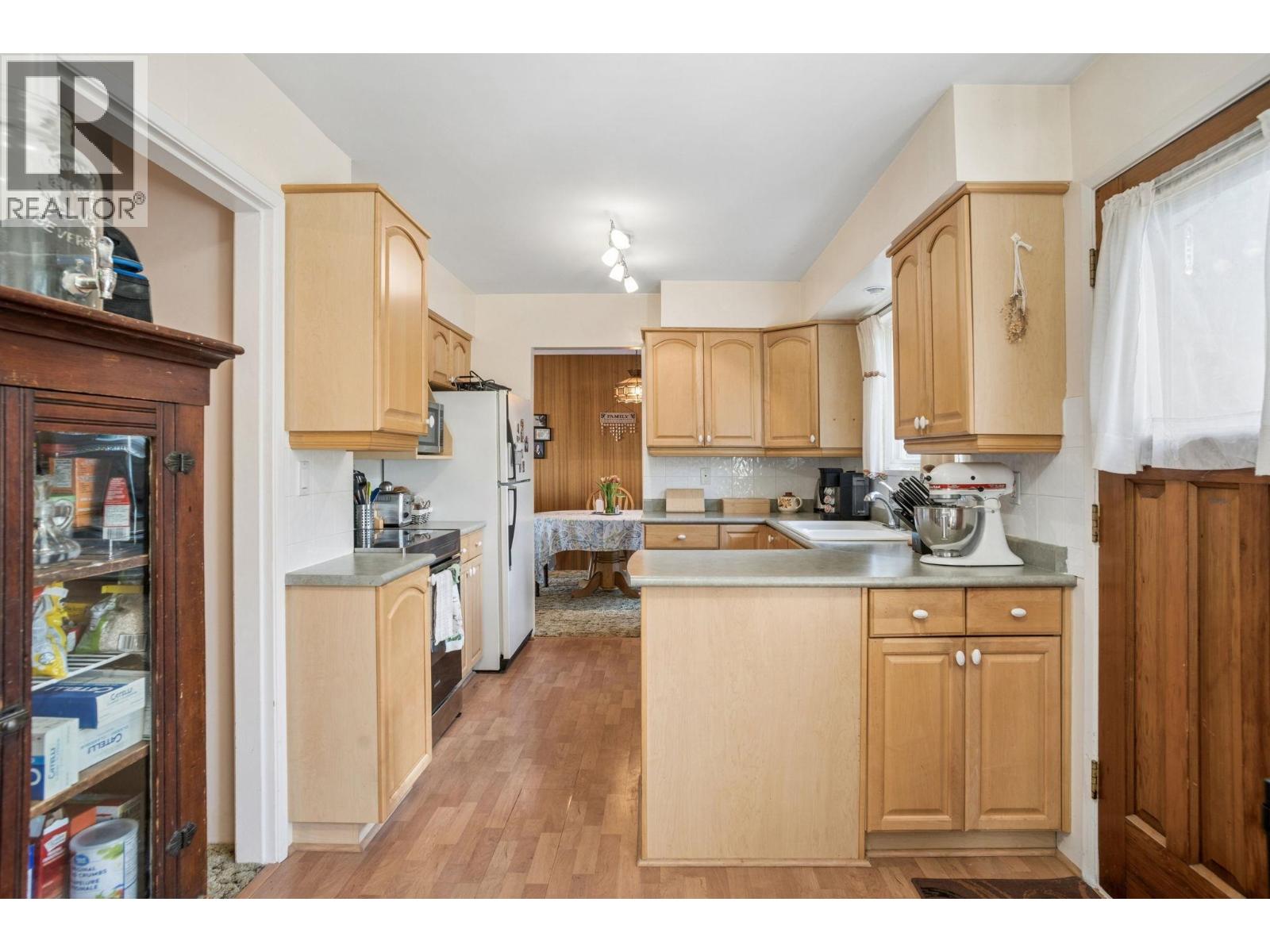 5392 MAPLE Crescent, Delta