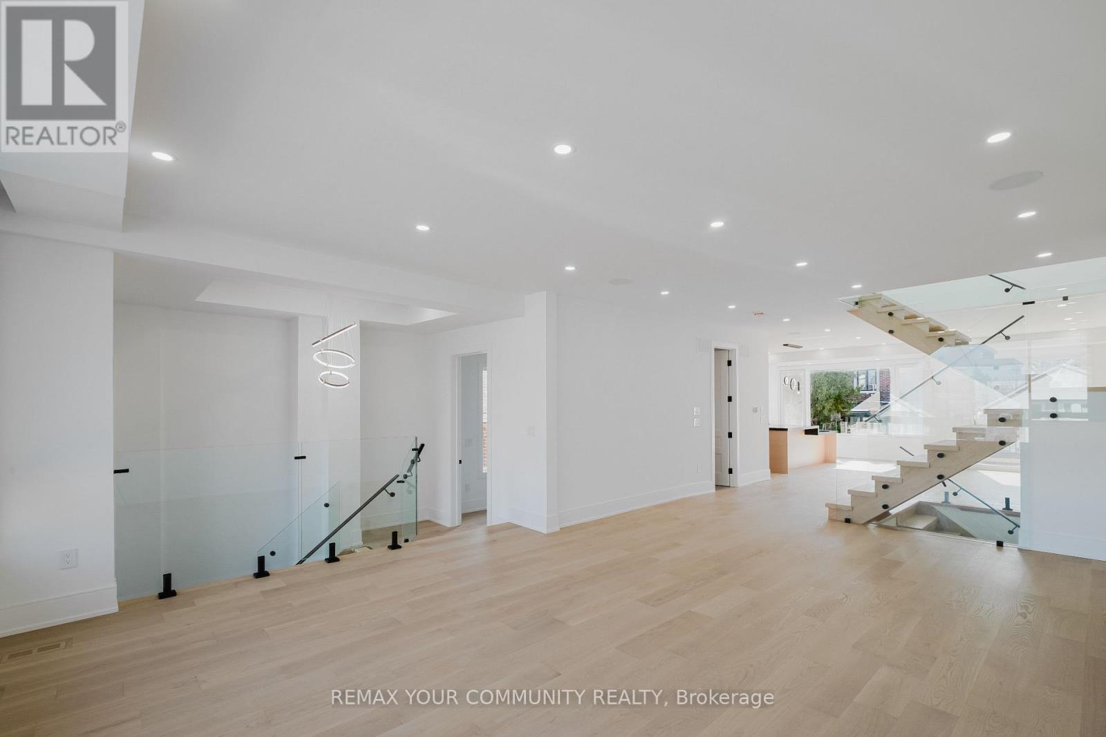 360 WOODMOUNT AVENUE - 44