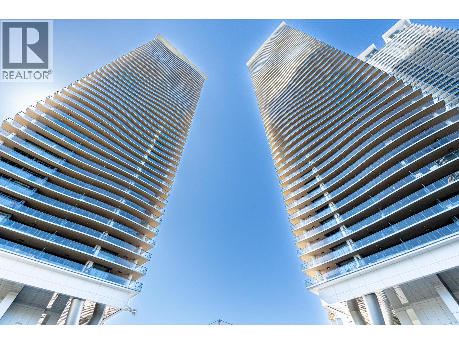 1904 4890 LOUGHEED HIGHWAY