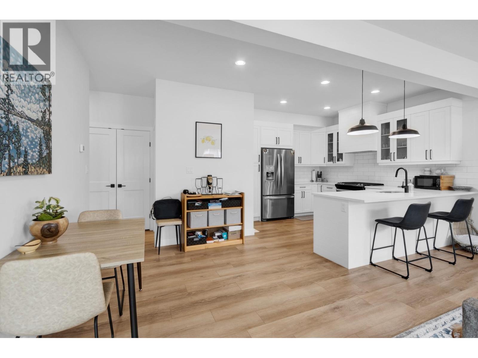 #707 4274 22ND AVENUE - Image 2