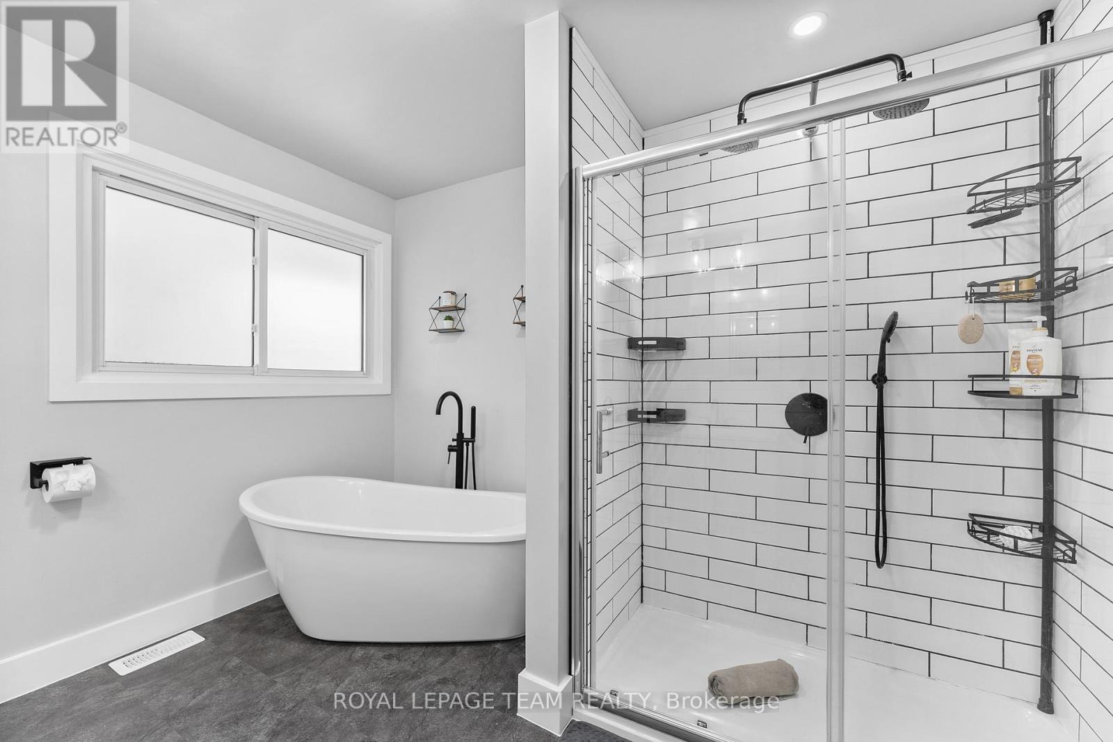 25 FRONTENAC CRESCENT — photo 22
