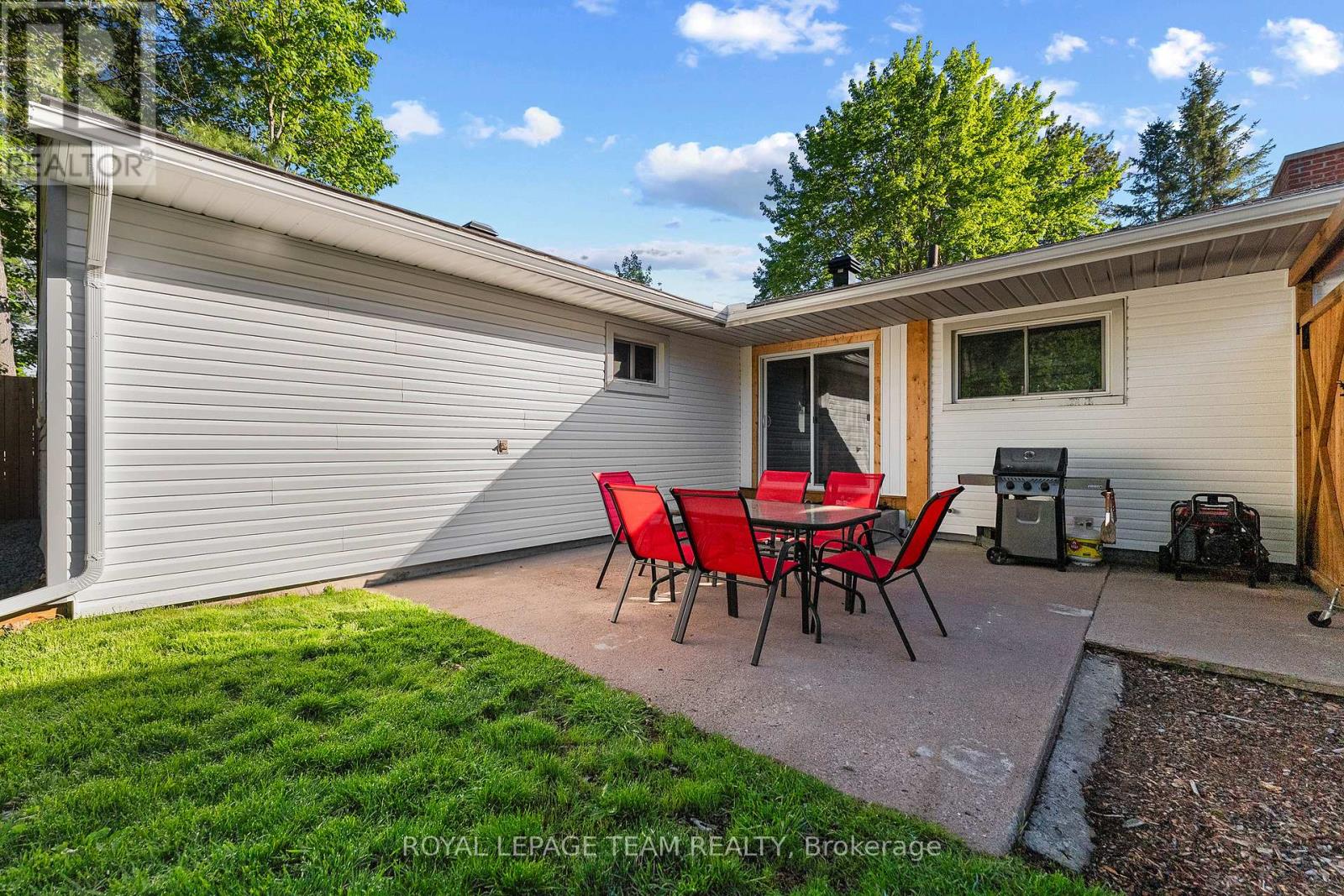 25 FRONTENAC CRESCENT — photo 34