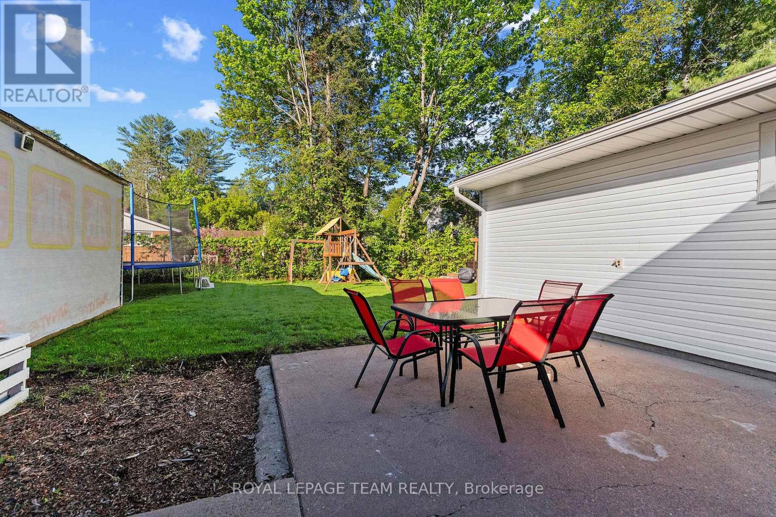 25 FRONTENAC CRESCENT — photo 36