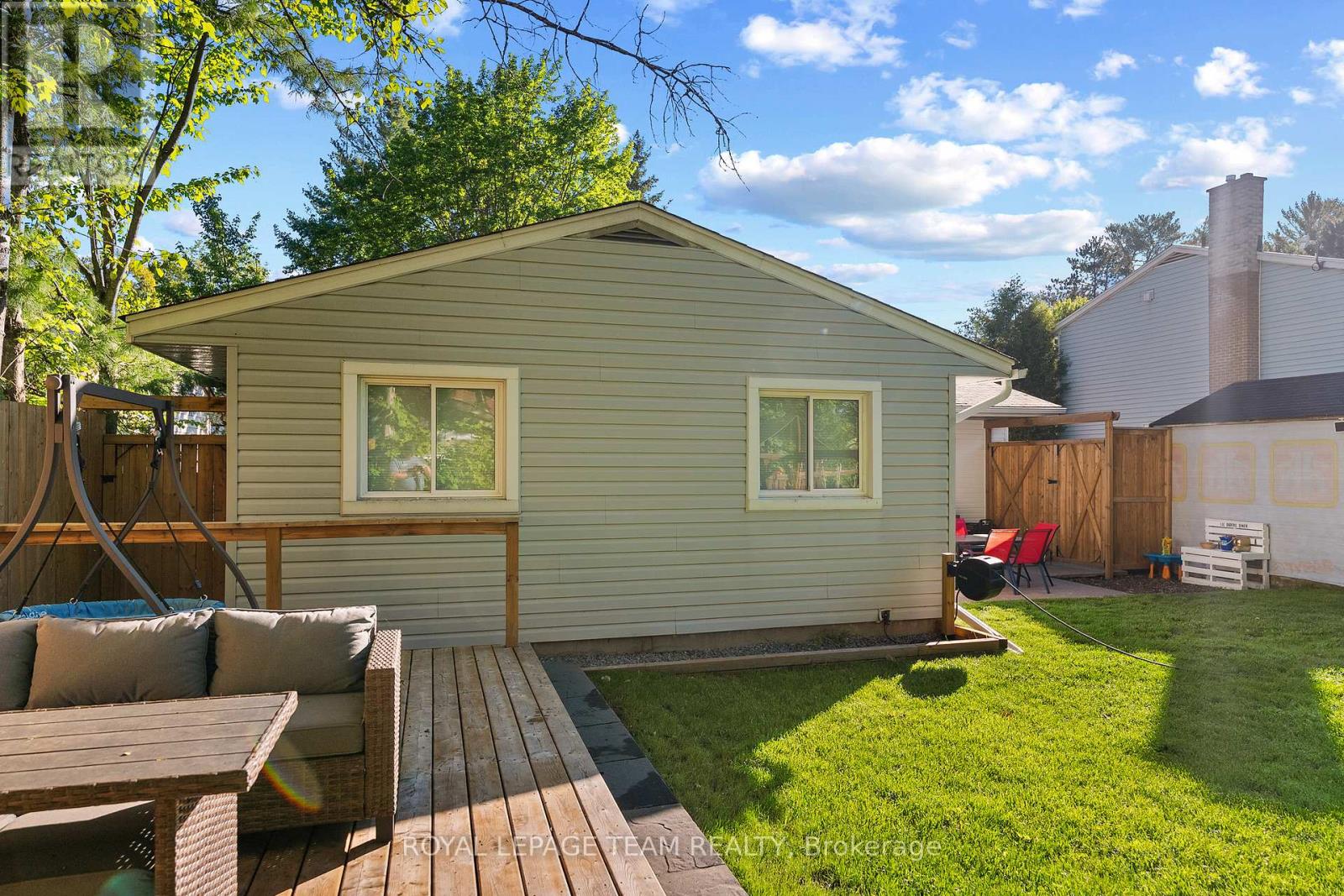25 FRONTENAC CRESCENT — photo 38