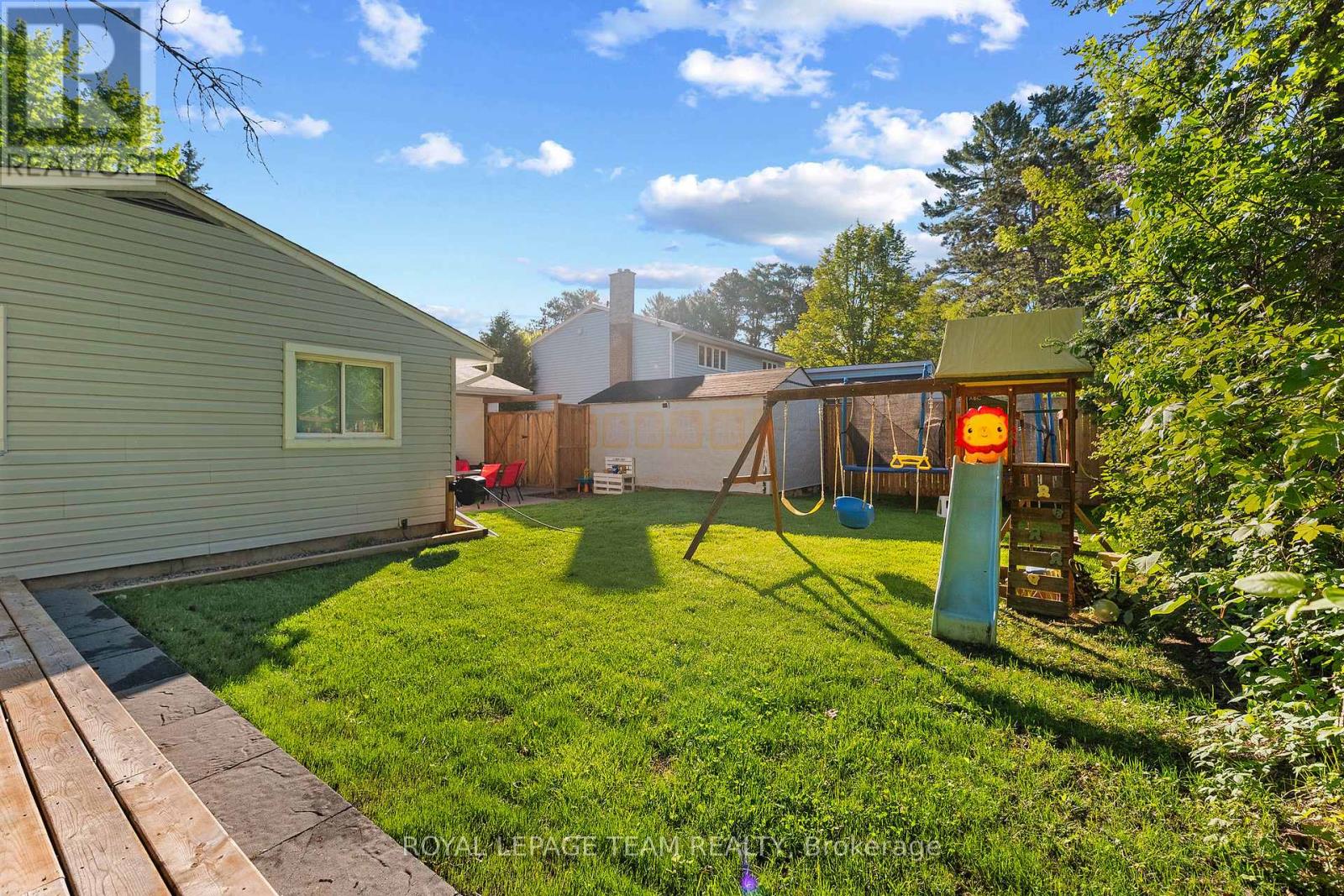 25 FRONTENAC CRESCENT — photo 40
