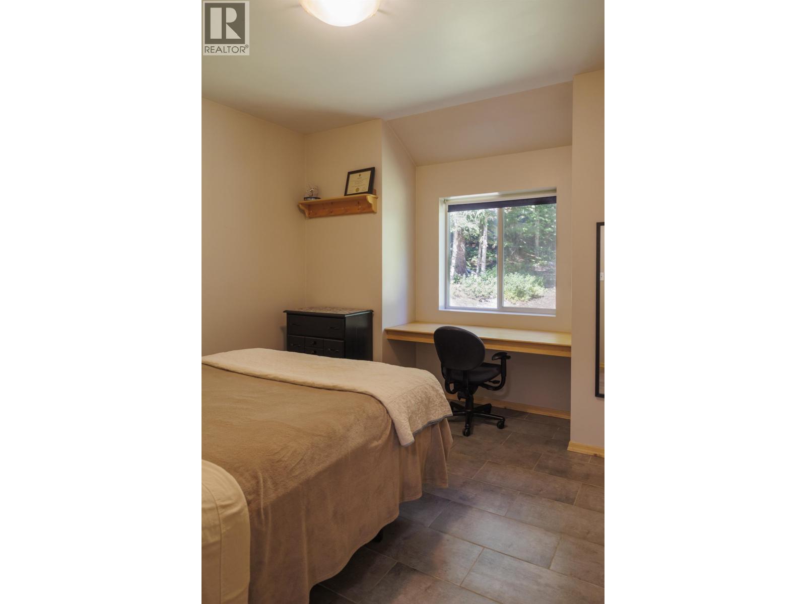 4040 MOUNTAIN VIEW ROAD - 13
