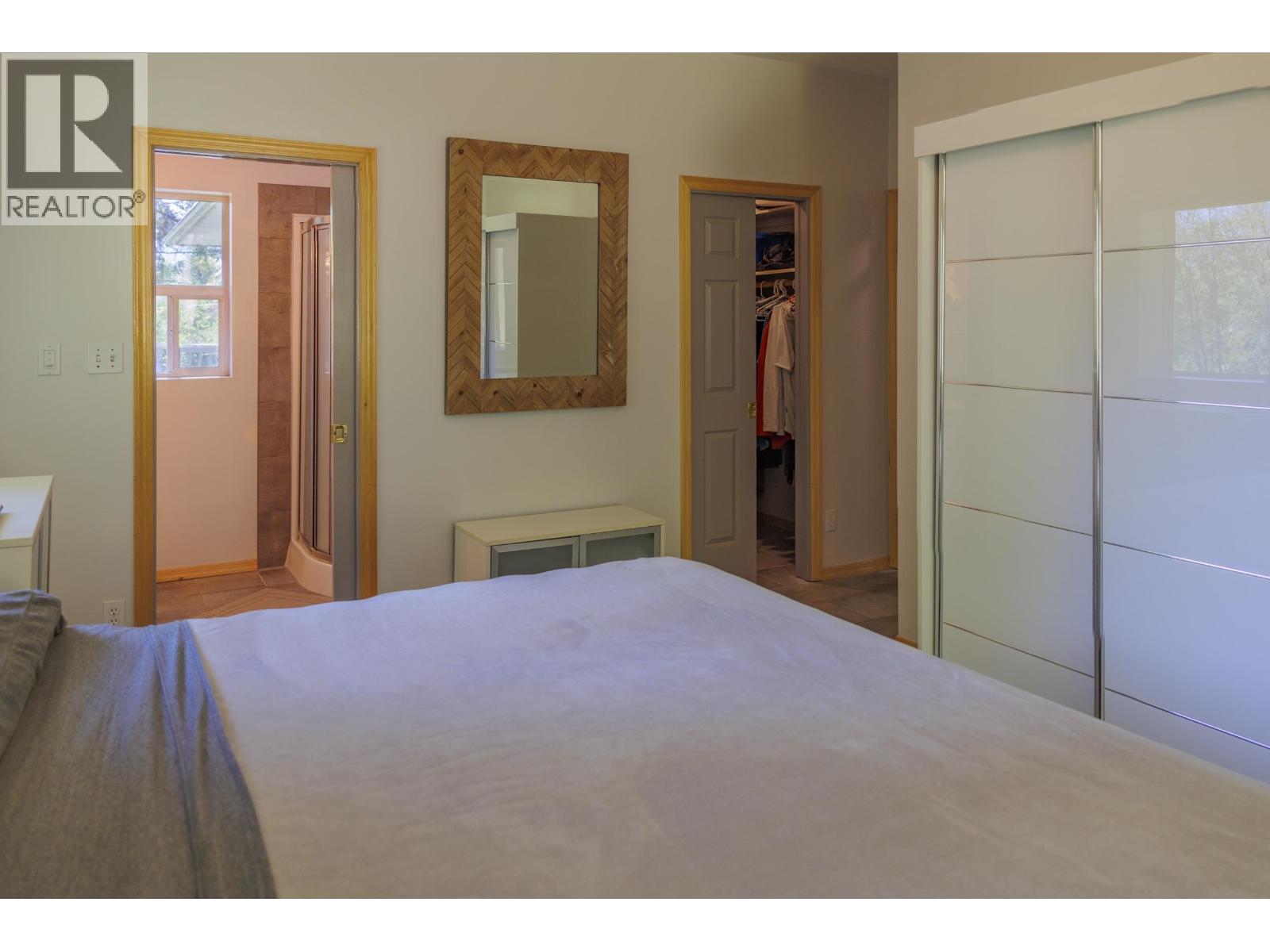 4040 MOUNTAIN VIEW ROAD - 24