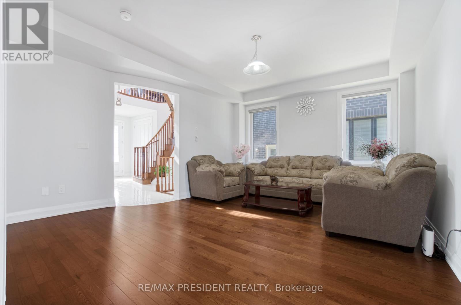 142 PRINCE CHARLES CRESCENT - 9